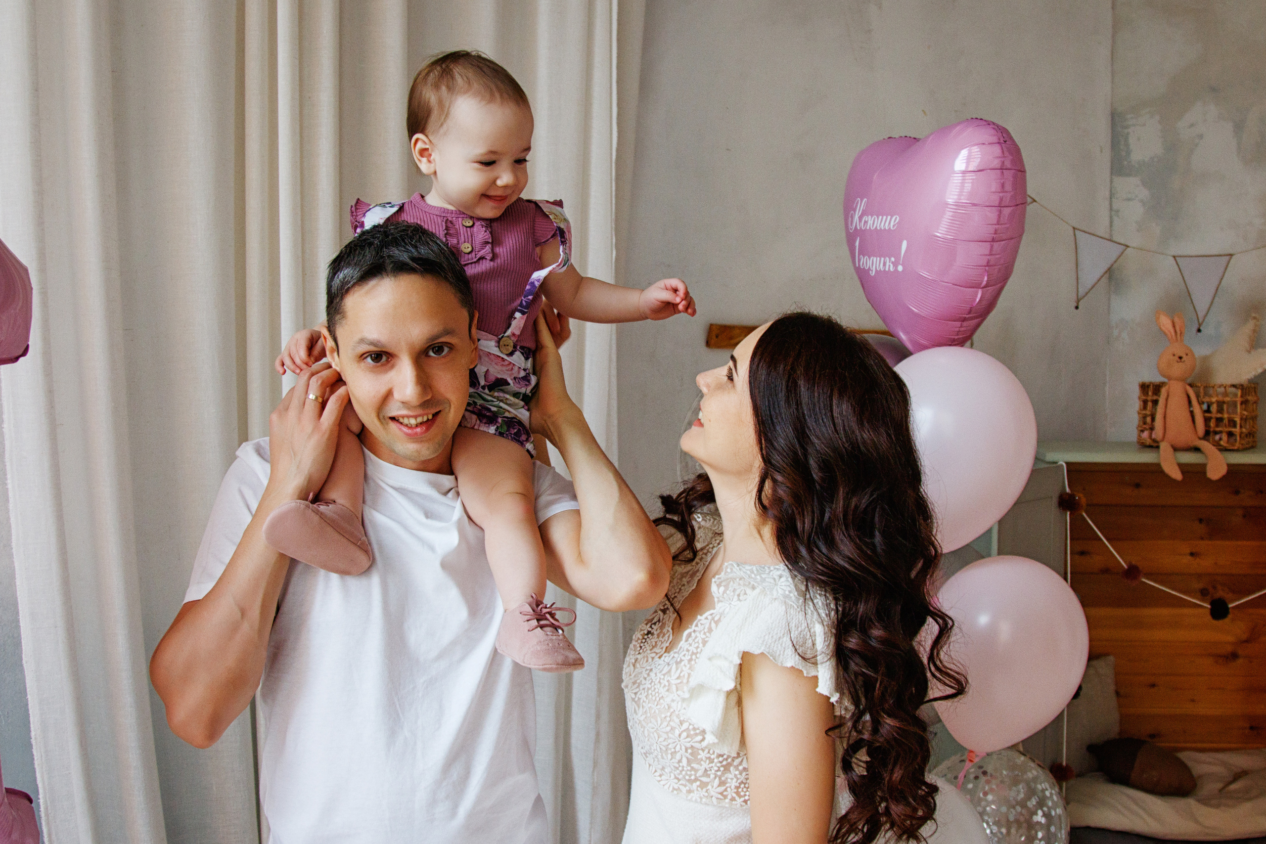 1 год Ксюше. Фотограф Авилова Дарья ● Тюмень● Съемка больших семей ●Архив поколений