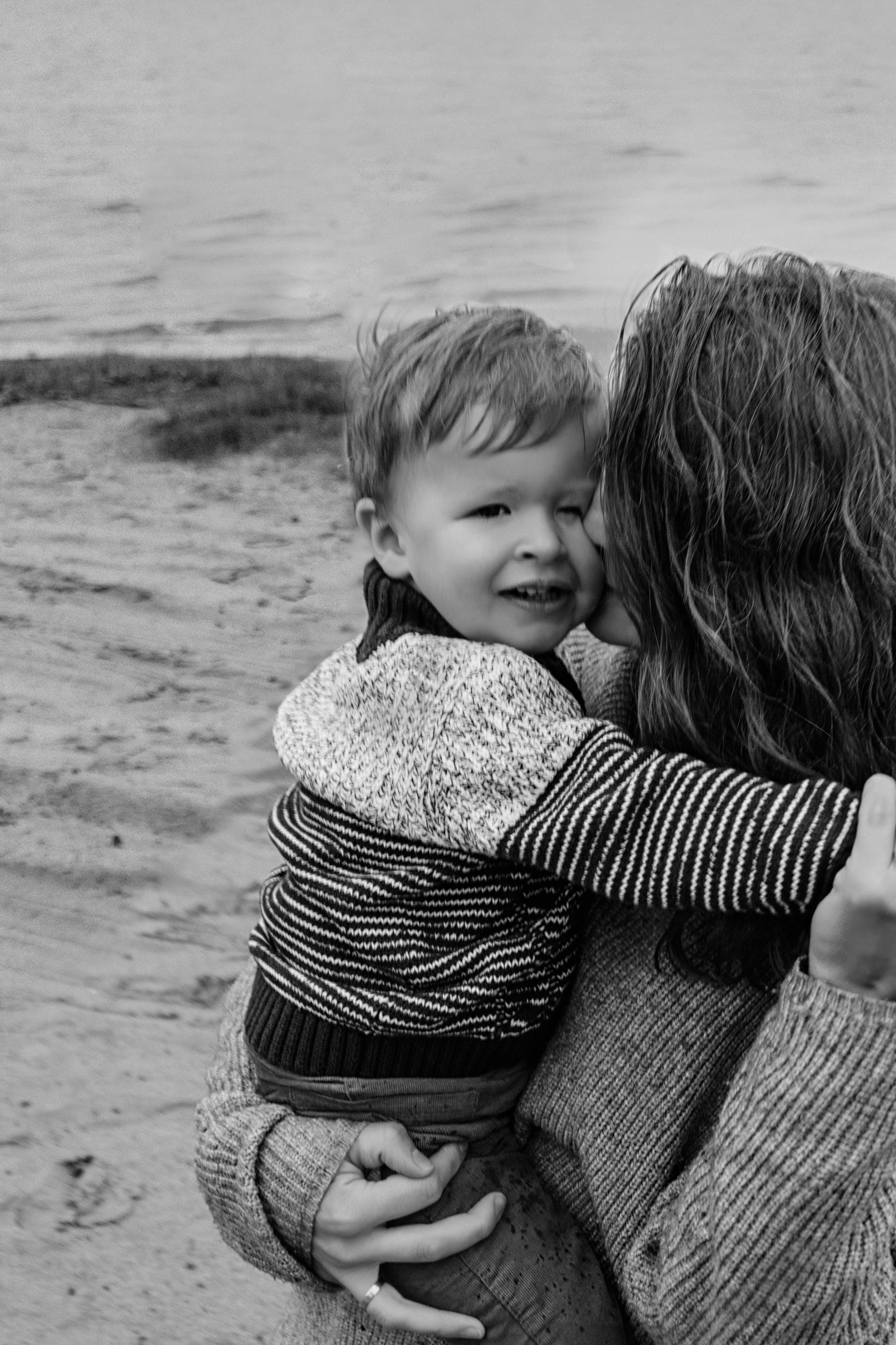 Мама и малыш. Фотограф Авилова Дарья ● Тюмень● Съемка больших семей ●Архив поколений
