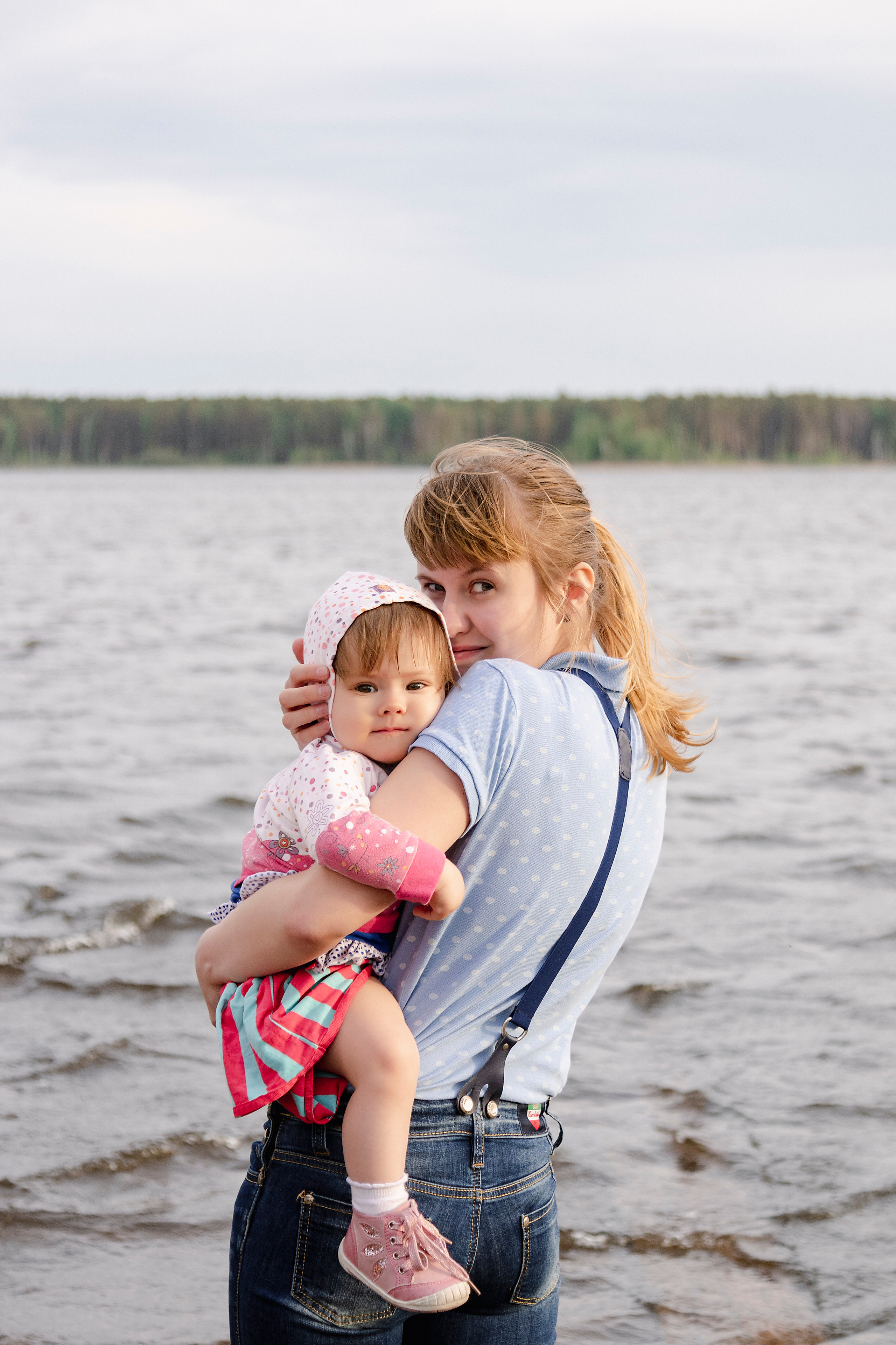 История Даши и Ксюши. Фотограф Авилова Дарья ● Тюмень● Съемка больших семей ●Архив поколений