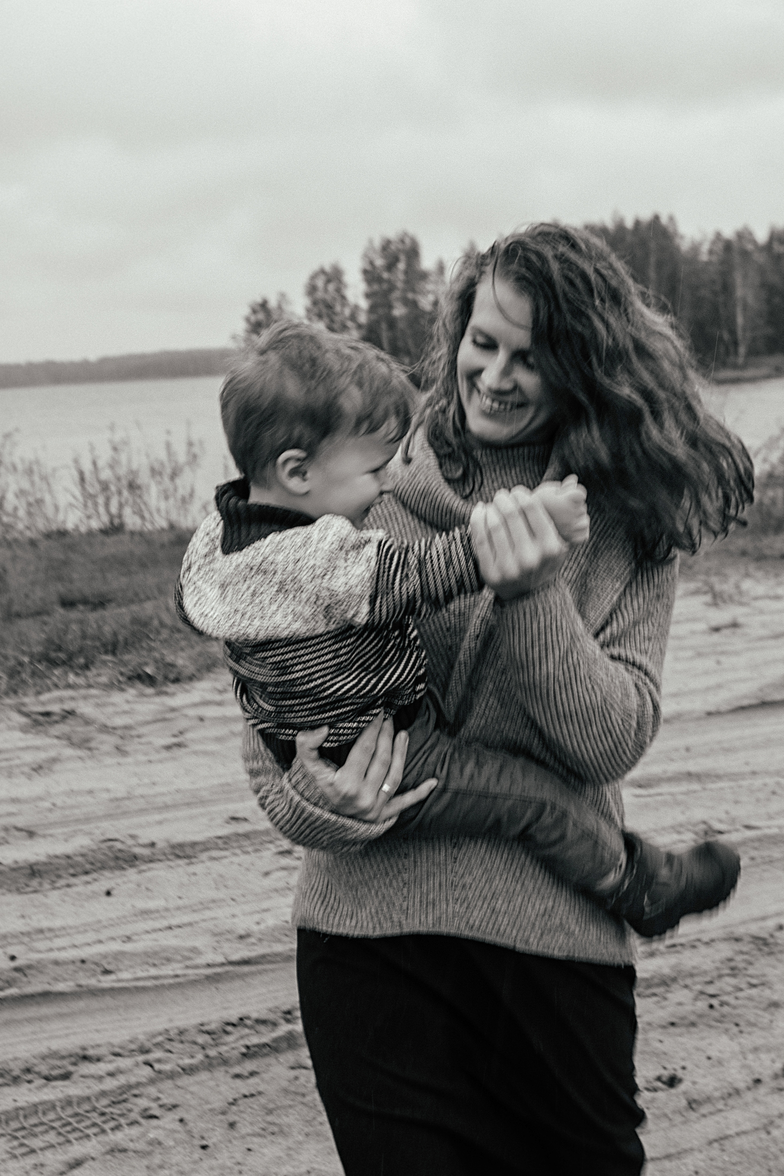 Мама и малыш. Фотограф Авилова Дарья ● Тюмень● Съемка больших семей ●Архив поколений