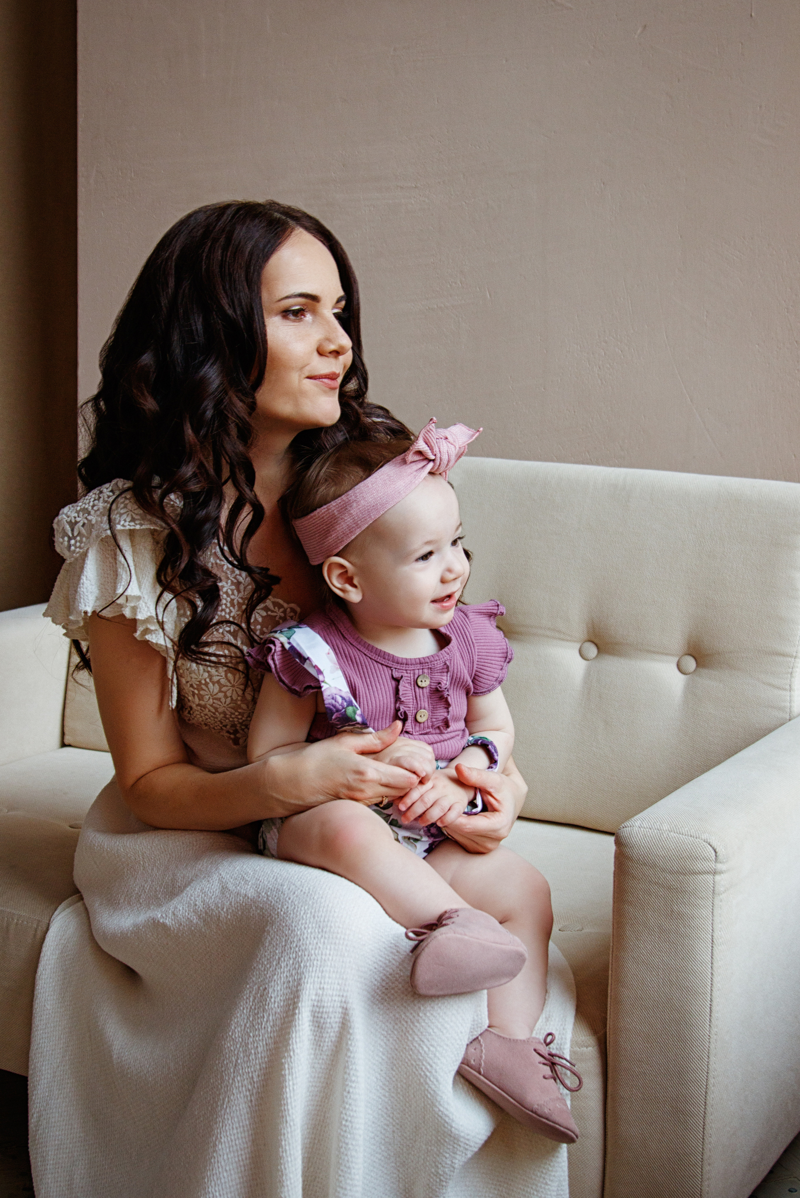 1 год Ксюше. Фотограф Авилова Дарья ● Тюмень● Съемка больших семей ●Архив поколений