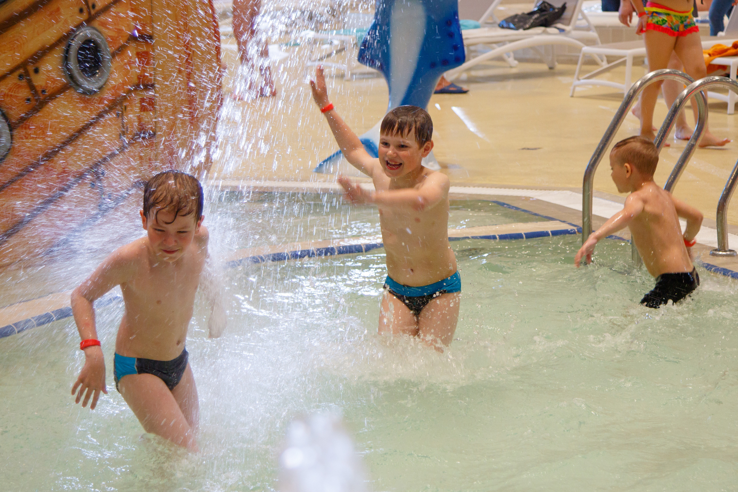 Съемки рекламы для аквапарка «ЛЕТОЛЕТО». Фотограф Авилова Дарья ● Тюмень● Съемка больших семей ●Архив поколений