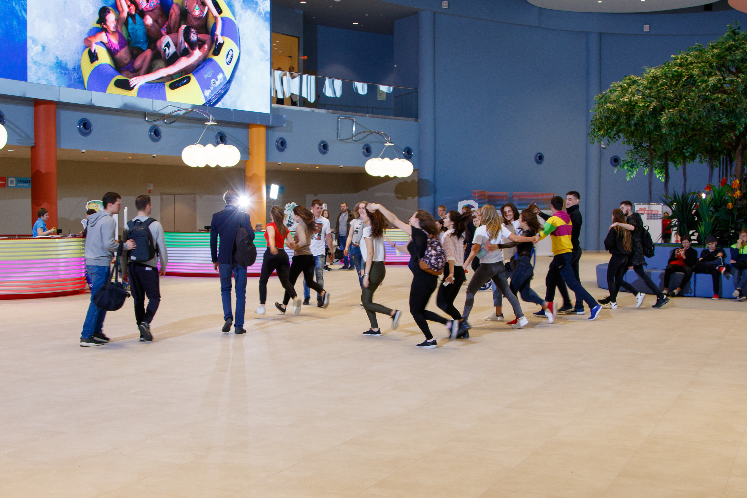 Съемки рекламы для аквапарка «ЛЕТОЛЕТО». Фотограф Авилова Дарья ● Тюмень● Съемка больших семей ●Архив поколений