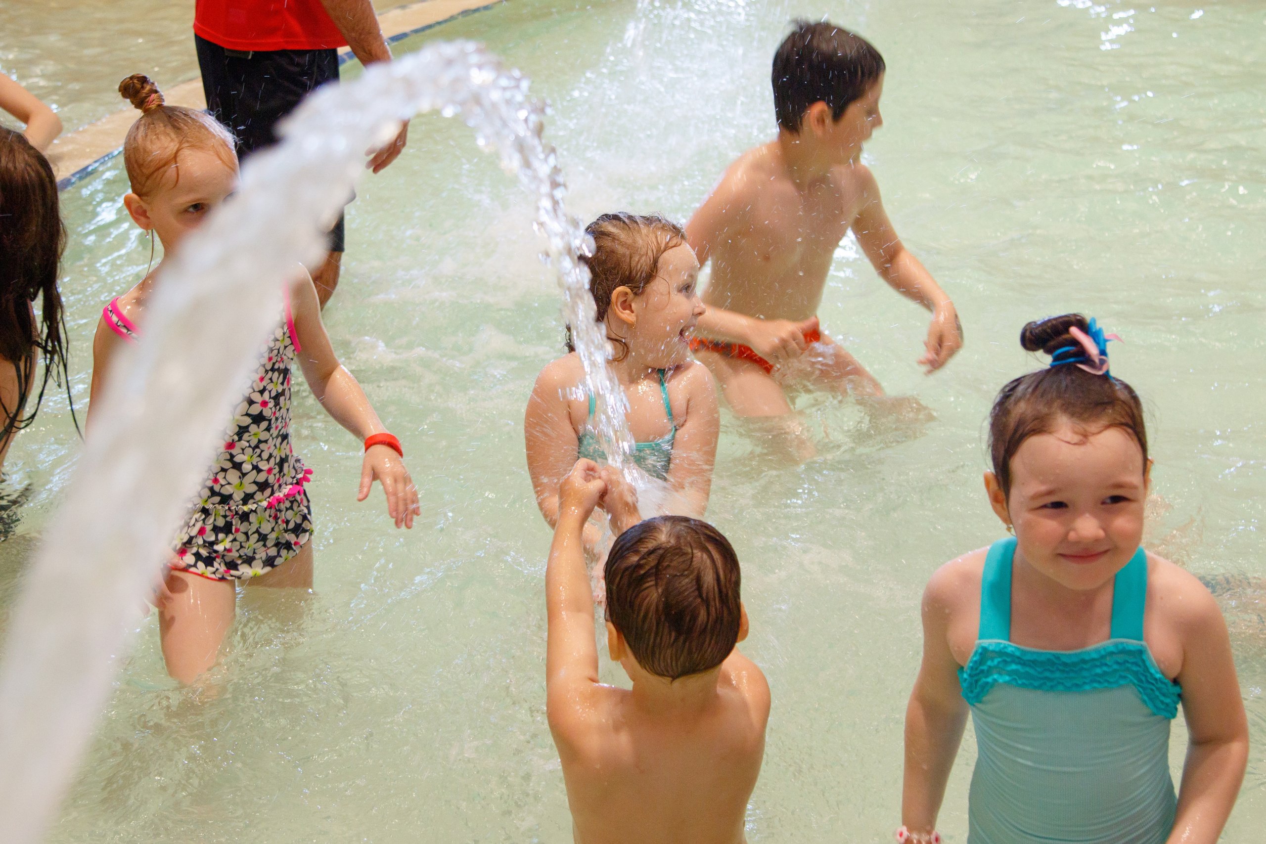 Съемки рекламы для аквапарка «ЛЕТОЛЕТО». Фотограф Авилова Дарья ● Тюмень● Съемка больших семей ●Архив поколений