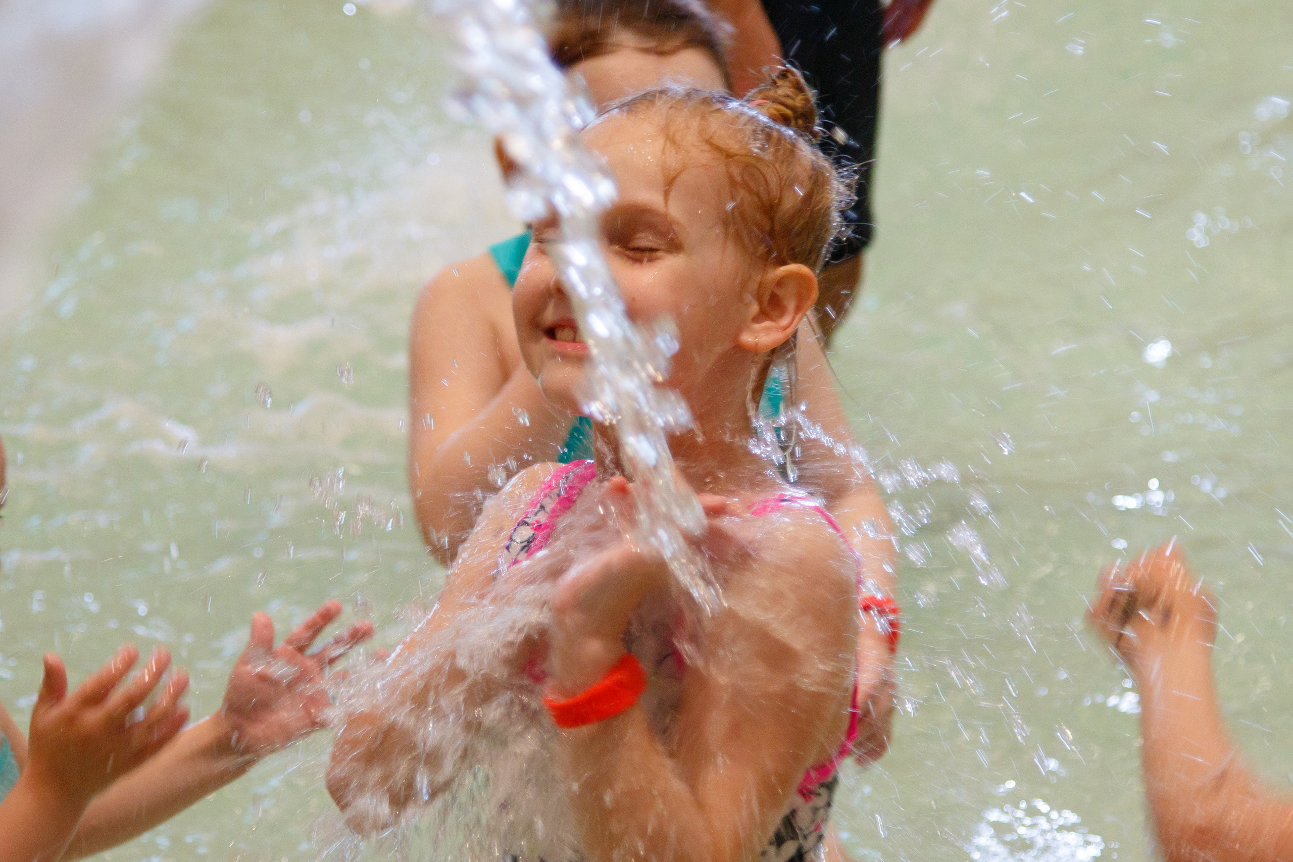 Съемки рекламы для аквапарка «ЛЕТОЛЕТО». Фотограф Авилова Дарья ● Тюмень● Съемка больших семей ●Архив поколений