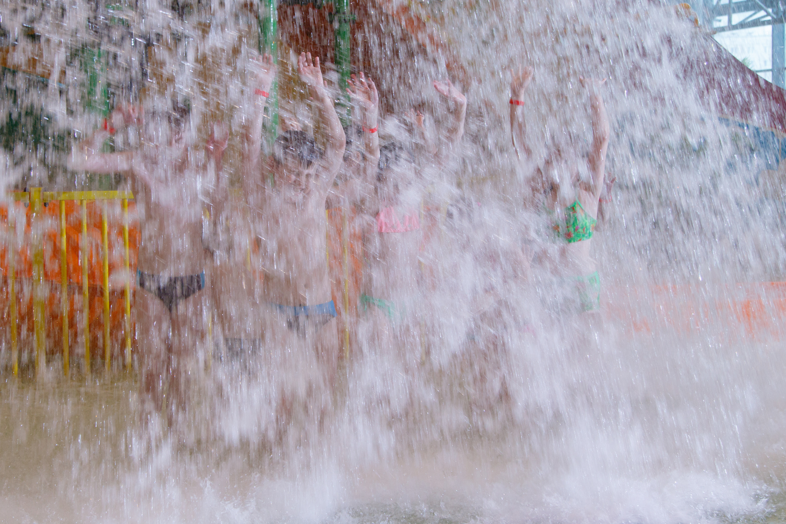 Съемки рекламы для аквапарка «ЛЕТОЛЕТО». Фотограф Авилова Дарья ● Тюмень● Съемка больших семей ●Архив поколений