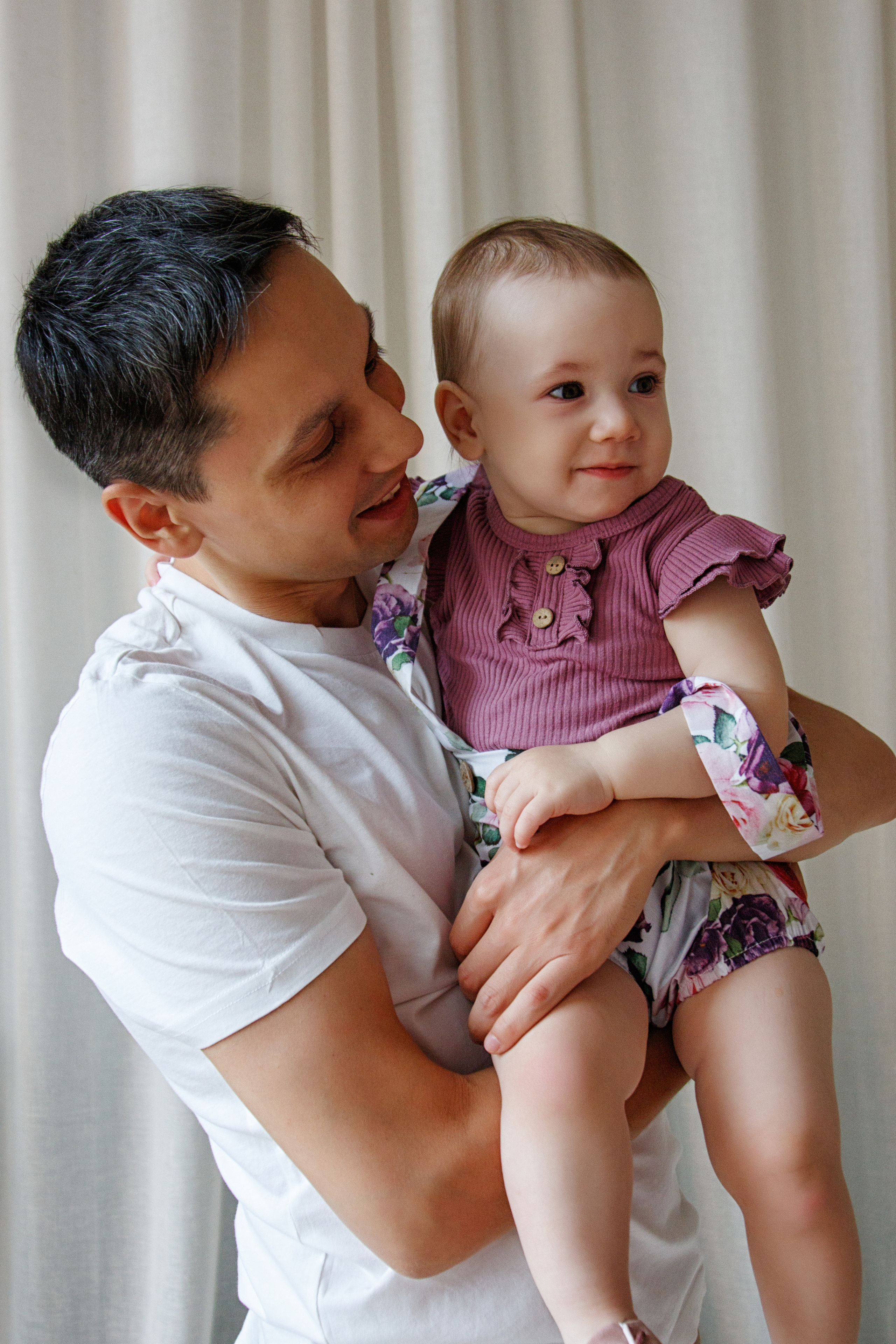 1 год Ксюше. Фотограф Авилова Дарья ● Тюмень● Съемка больших семей ●Архив поколений