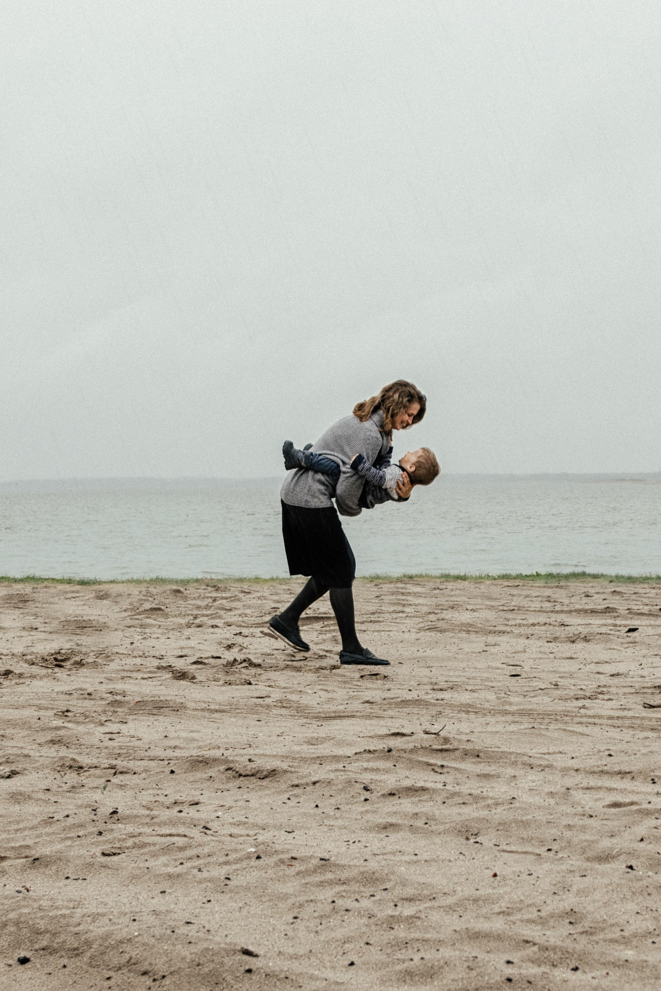 Мама и малыш. Фотограф Авилова Дарья ● Тюмень● Съемка больших семей ●Архив поколений