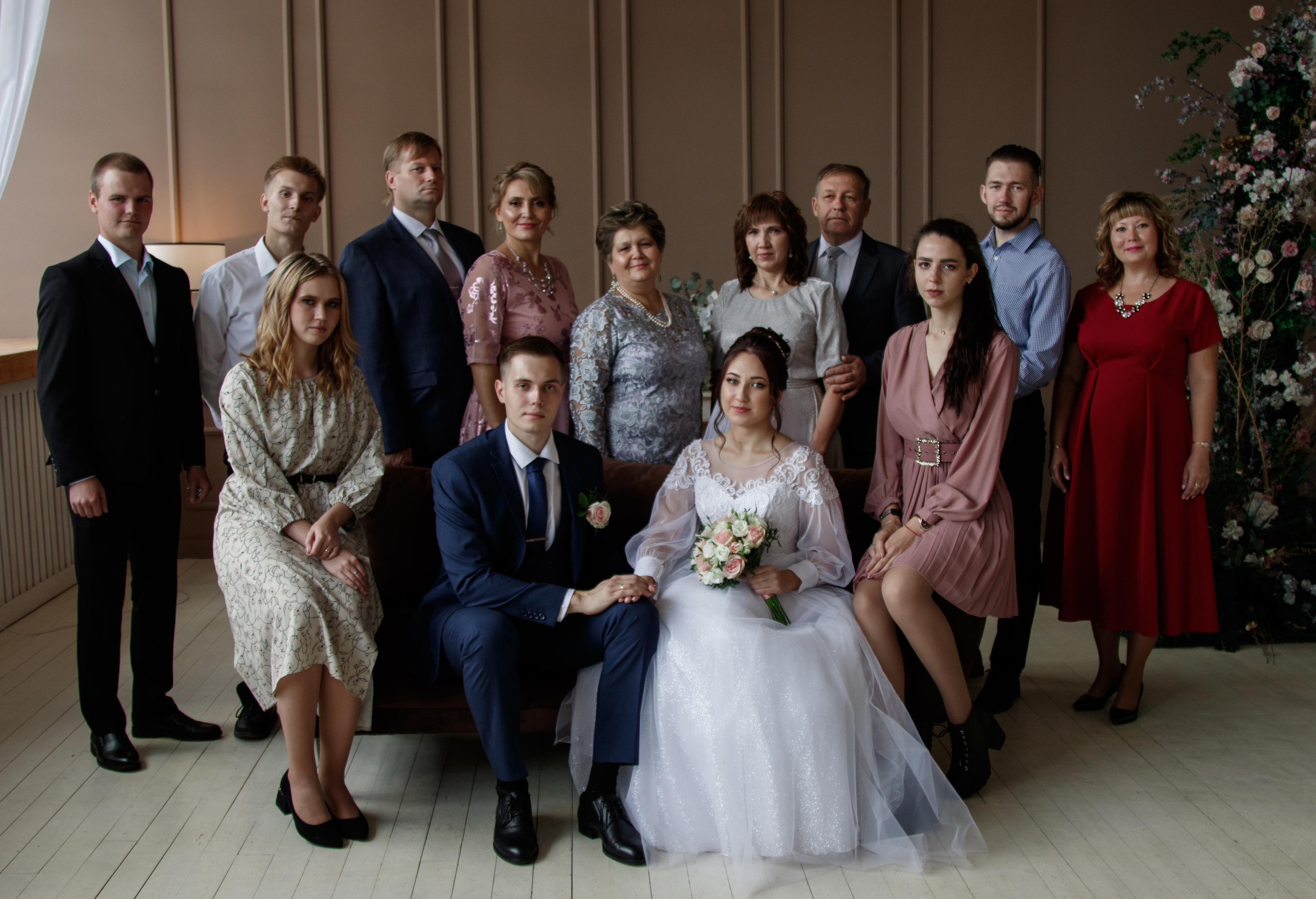 Денис и Дарья. Фотограф Авилова Дарья ● Тюмень● Съемка больших семей ●Архив поколений