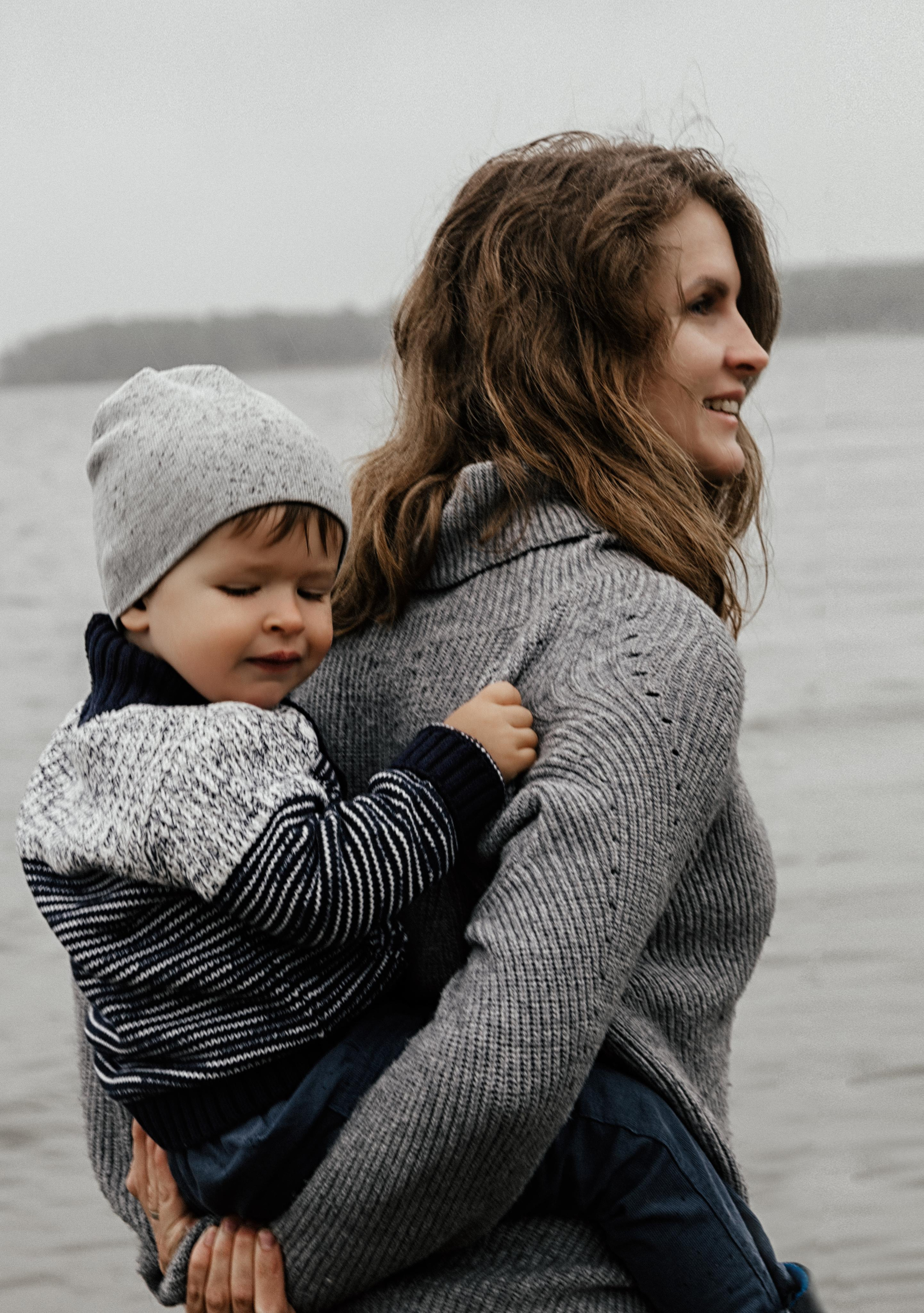 Мама и малыш. Фотограф Авилова Дарья ● Тюмень● Съемка больших семей ●Архив поколений