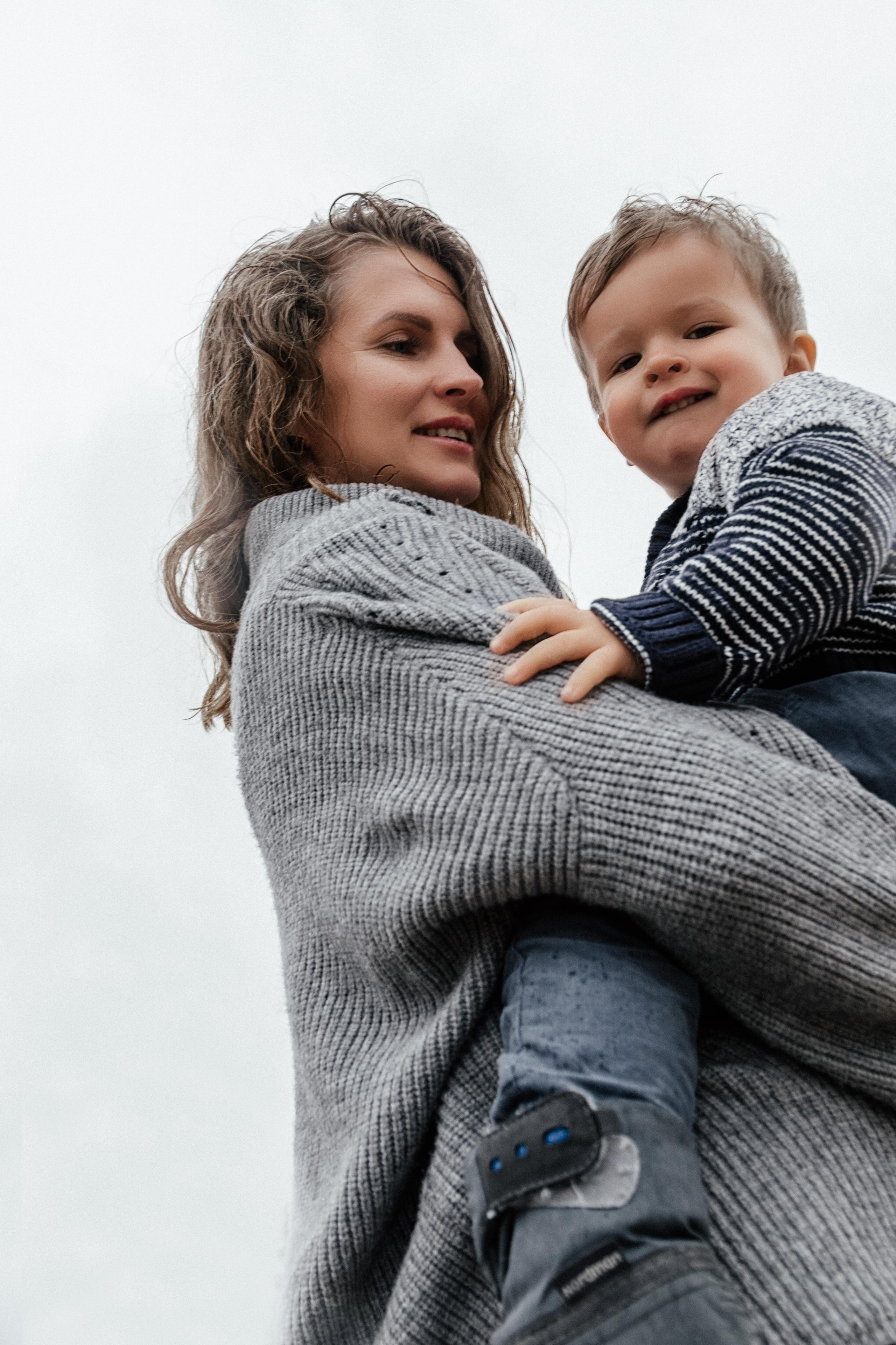 Мама и малыш. Фотограф Авилова Дарья ● Тюмень● Съемка больших семей ●Архив поколений