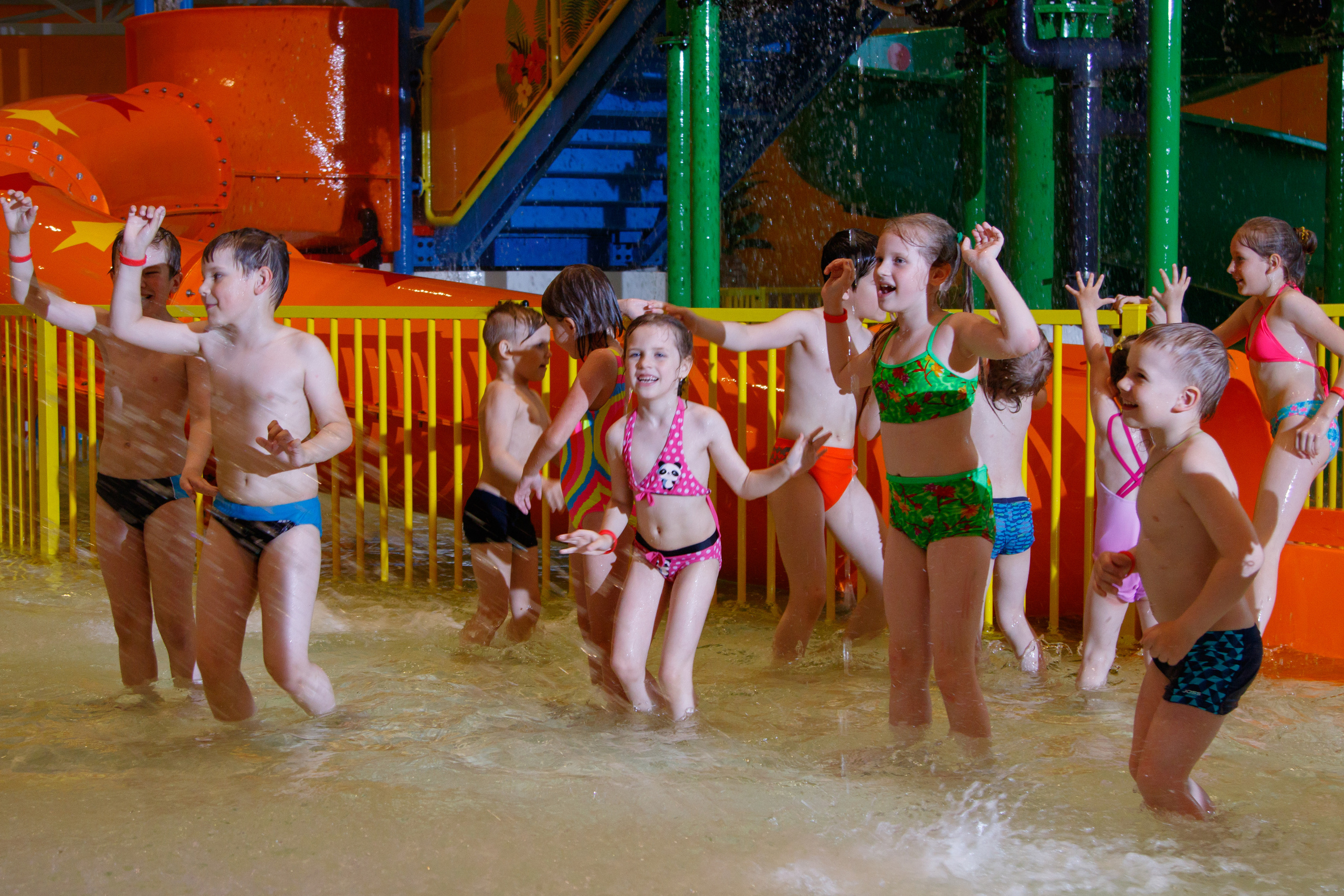 Съемки рекламы для аквапарка «ЛЕТОЛЕТО». Фотограф Авилова Дарья ● Тюмень● Съемка больших семей ●Архив поколений