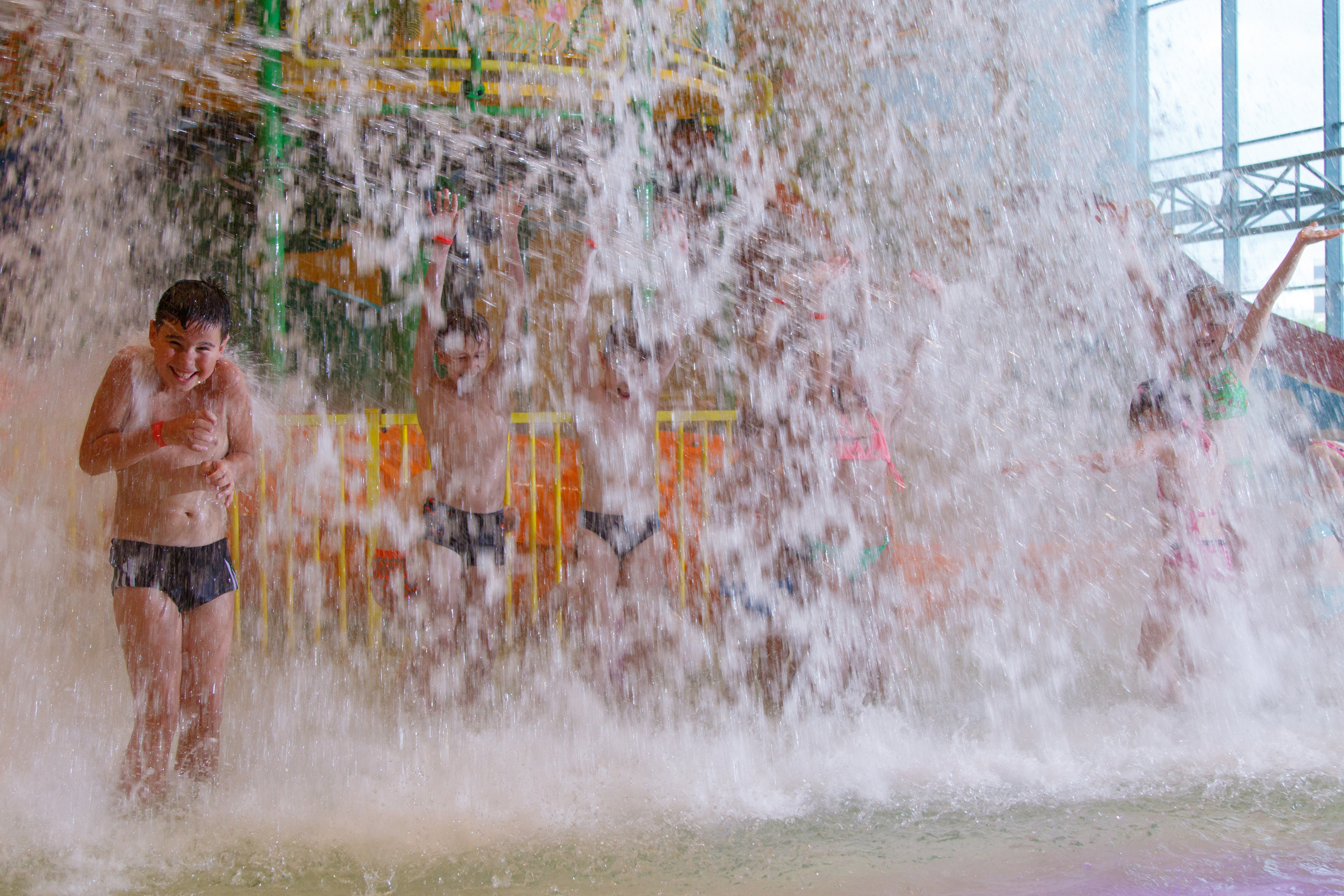 Съемки рекламы для аквапарка «ЛЕТОЛЕТО». Фотограф Авилова Дарья ● Тюмень● Съемка больших семей ●Архив поколений