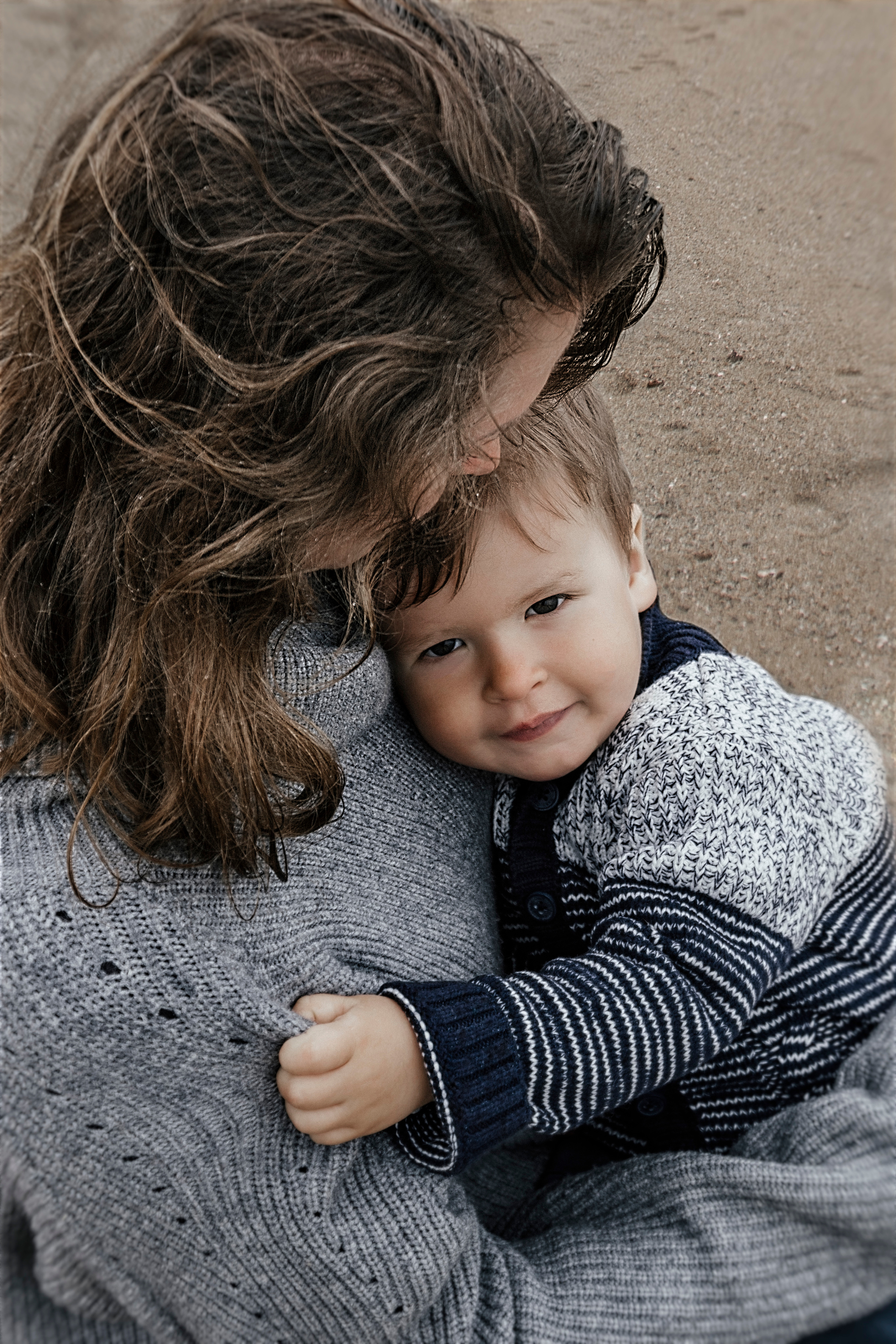 Мама и малыш. Фотограф Авилова Дарья ● Тюмень● Съемка больших семей ●Архив поколений