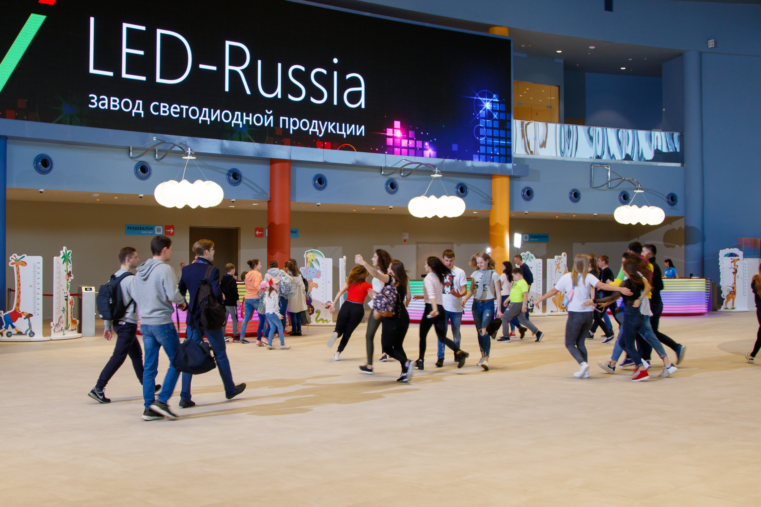 Съемки рекламы для аквапарка «ЛЕТОЛЕТО». Фотограф Авилова Дарья ● Тюмень● Съемка больших семей ●Архив поколений