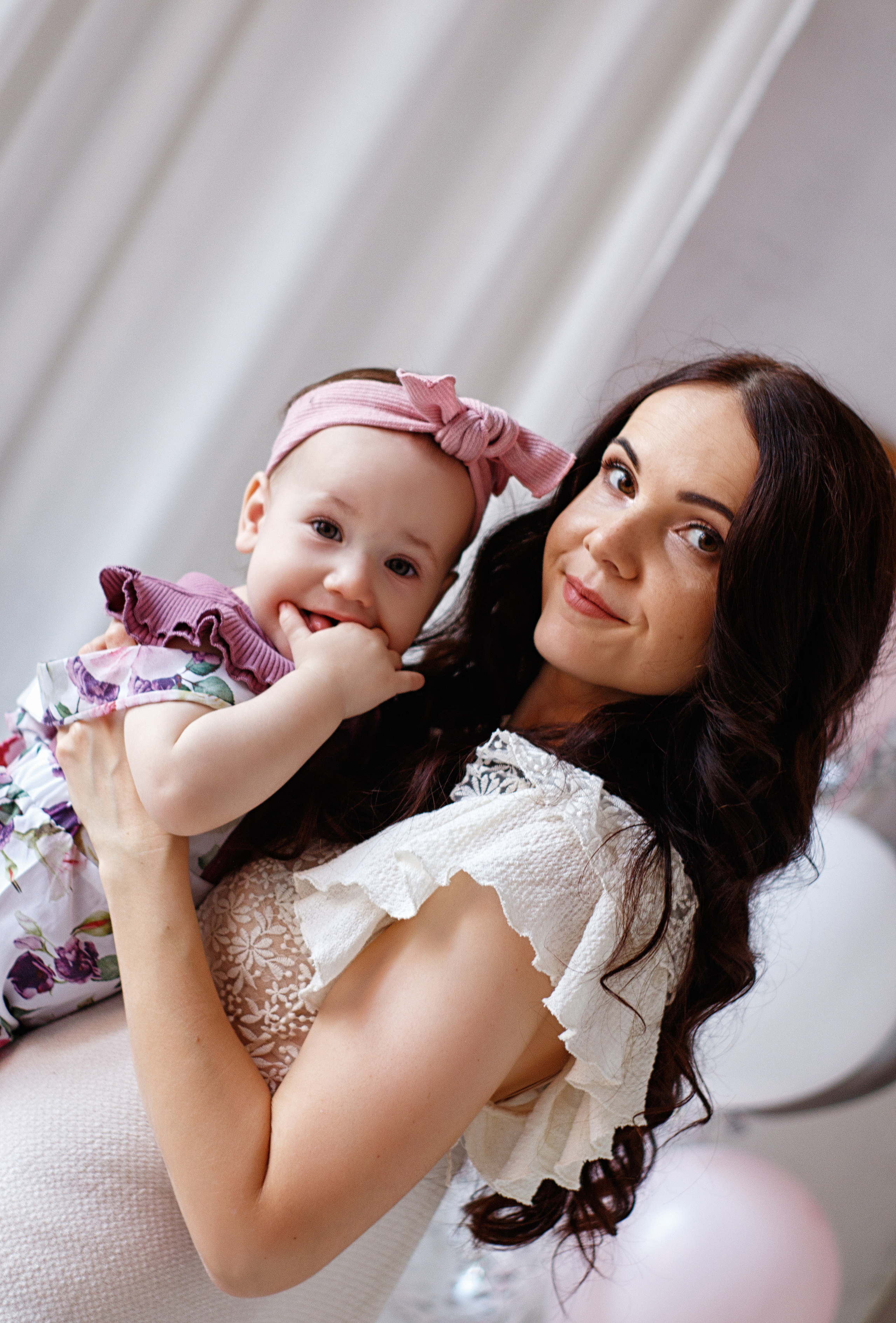 1 год Ксюше. Фотограф Авилова Дарья ● Тюмень● Съемка больших семей ●Архив поколений