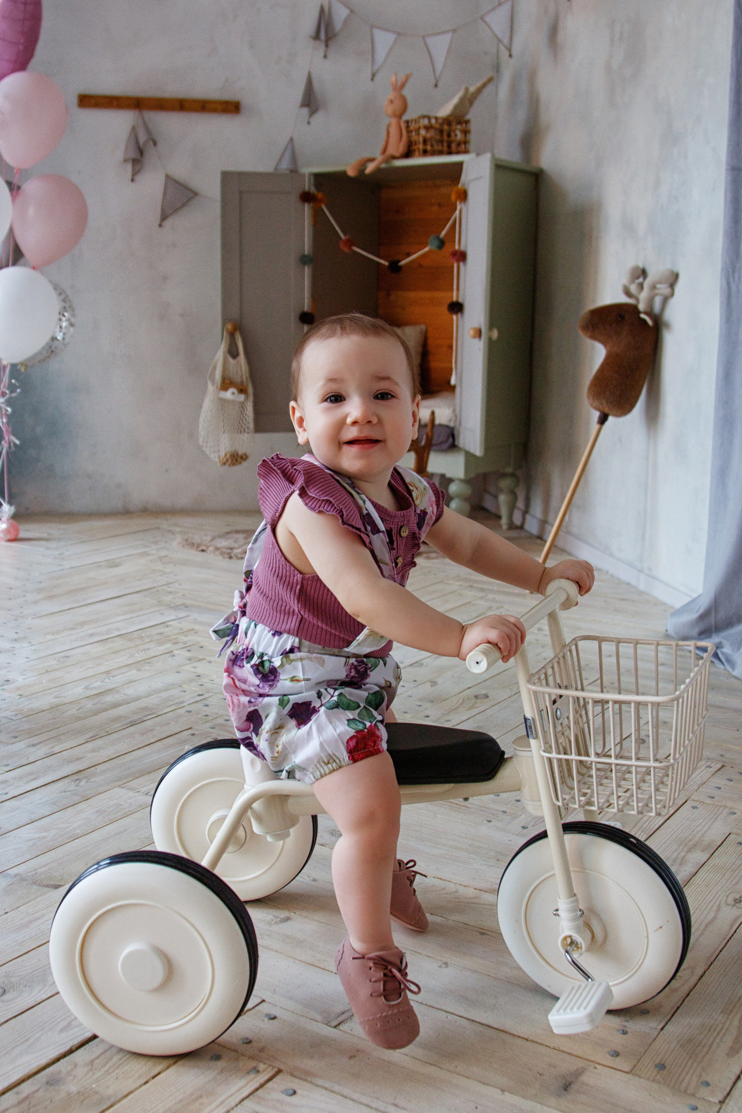 1 год Ксюше. Фотограф Авилова Дарья ● Тюмень● Съемка больших семей ●Архив поколений