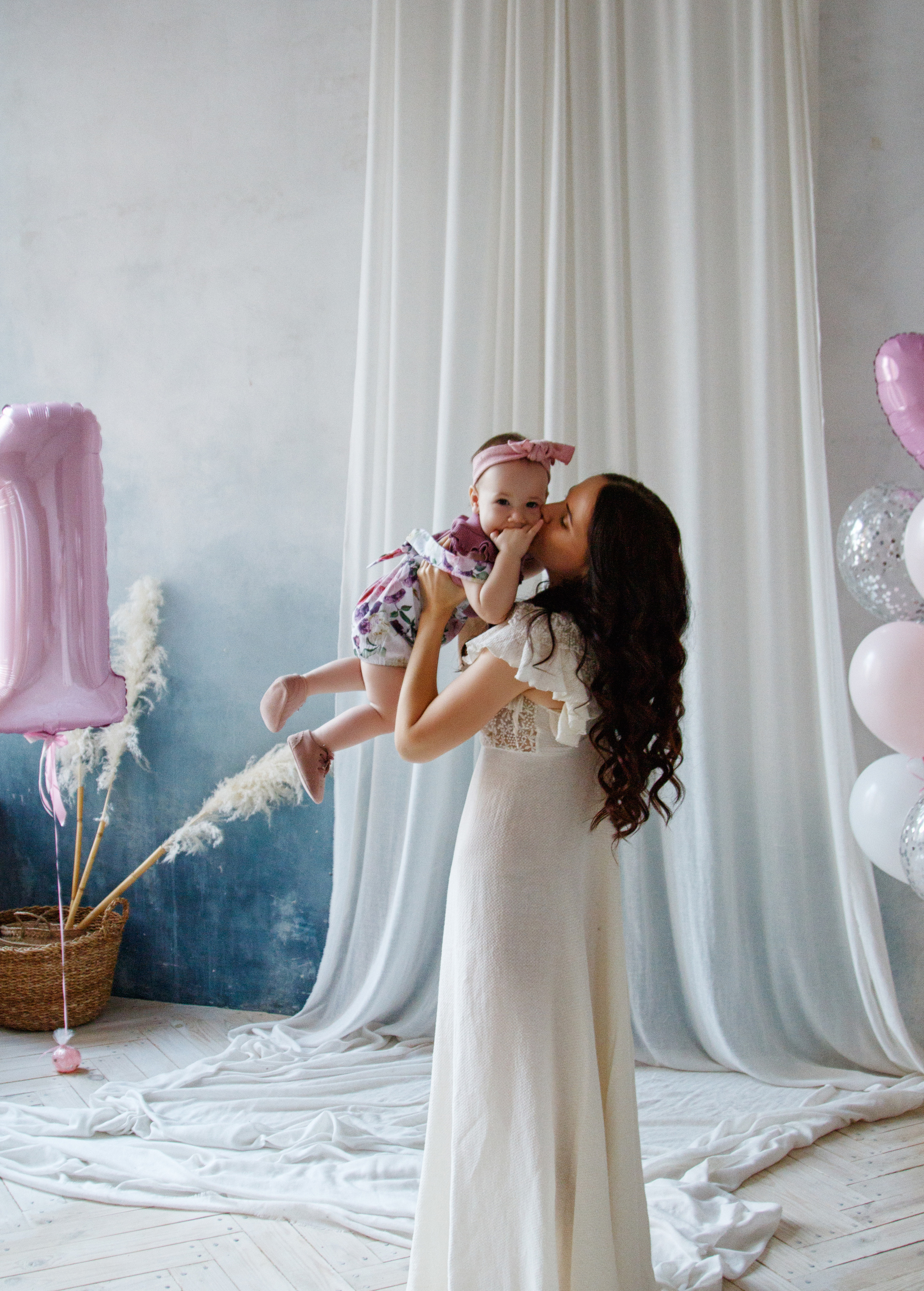 1 год Ксюше. Фотограф Авилова Дарья ● Тюмень● Съемка больших семей ●Архив поколений