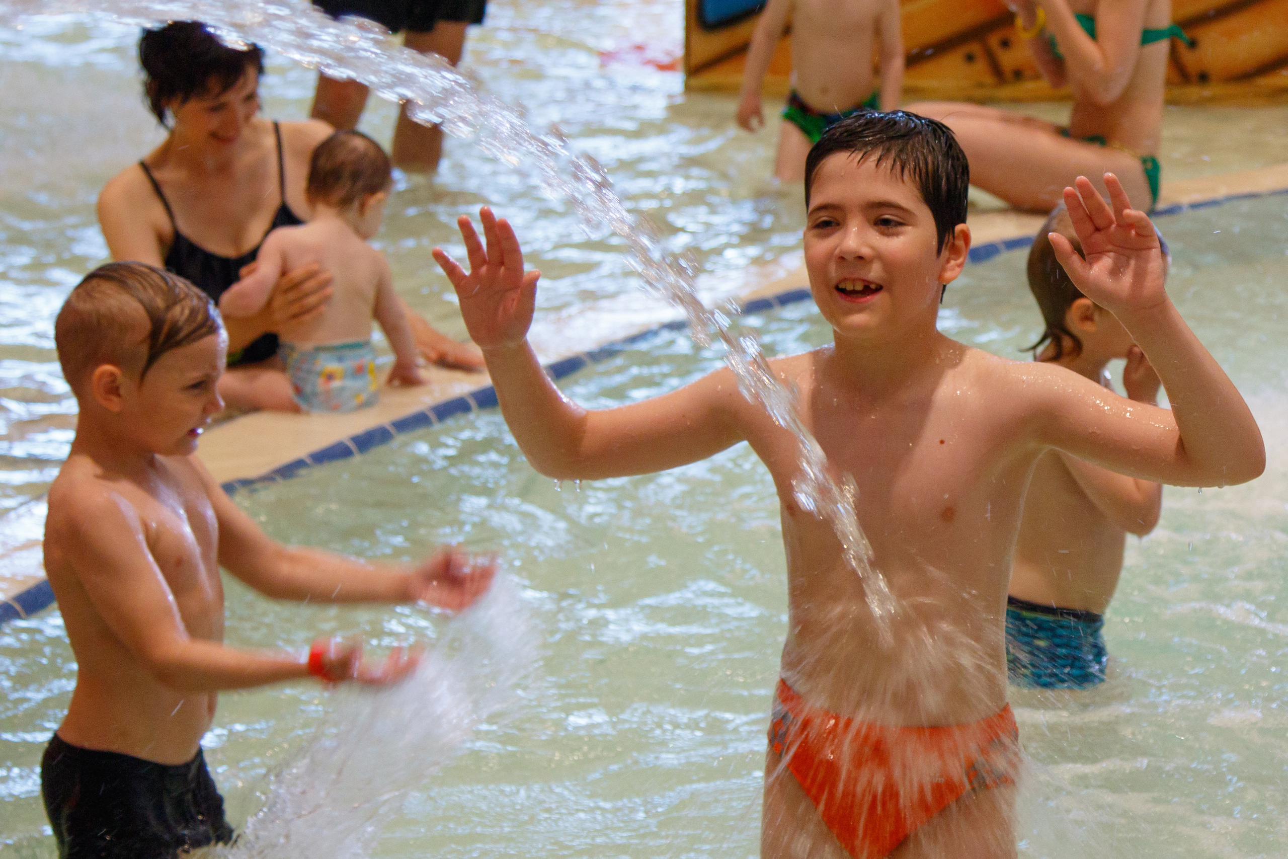 Съемки рекламы для аквапарка «ЛЕТОЛЕТО». Фотограф Авилова Дарья ● Тюмень● Съемка больших семей ●Архив поколений