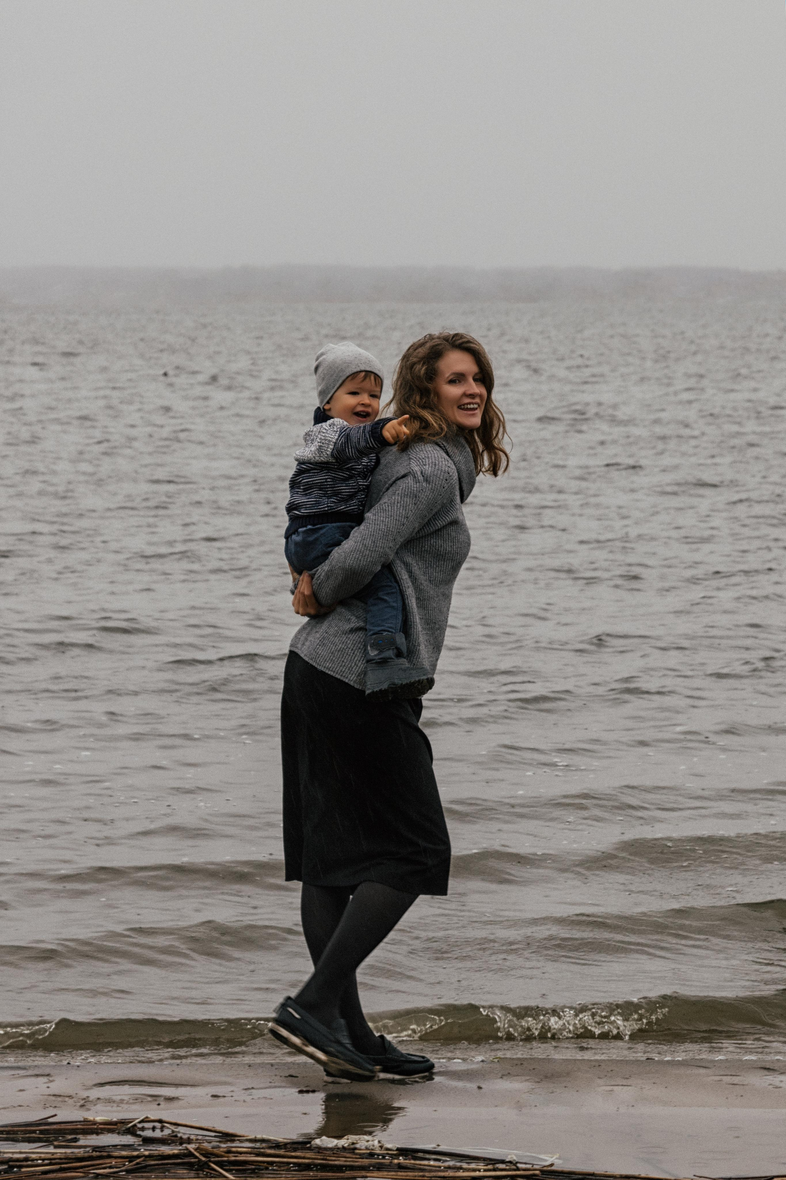 Мама и малыш. Фотограф Авилова Дарья ● Тюмень● Съемка больших семей ●Архив поколений