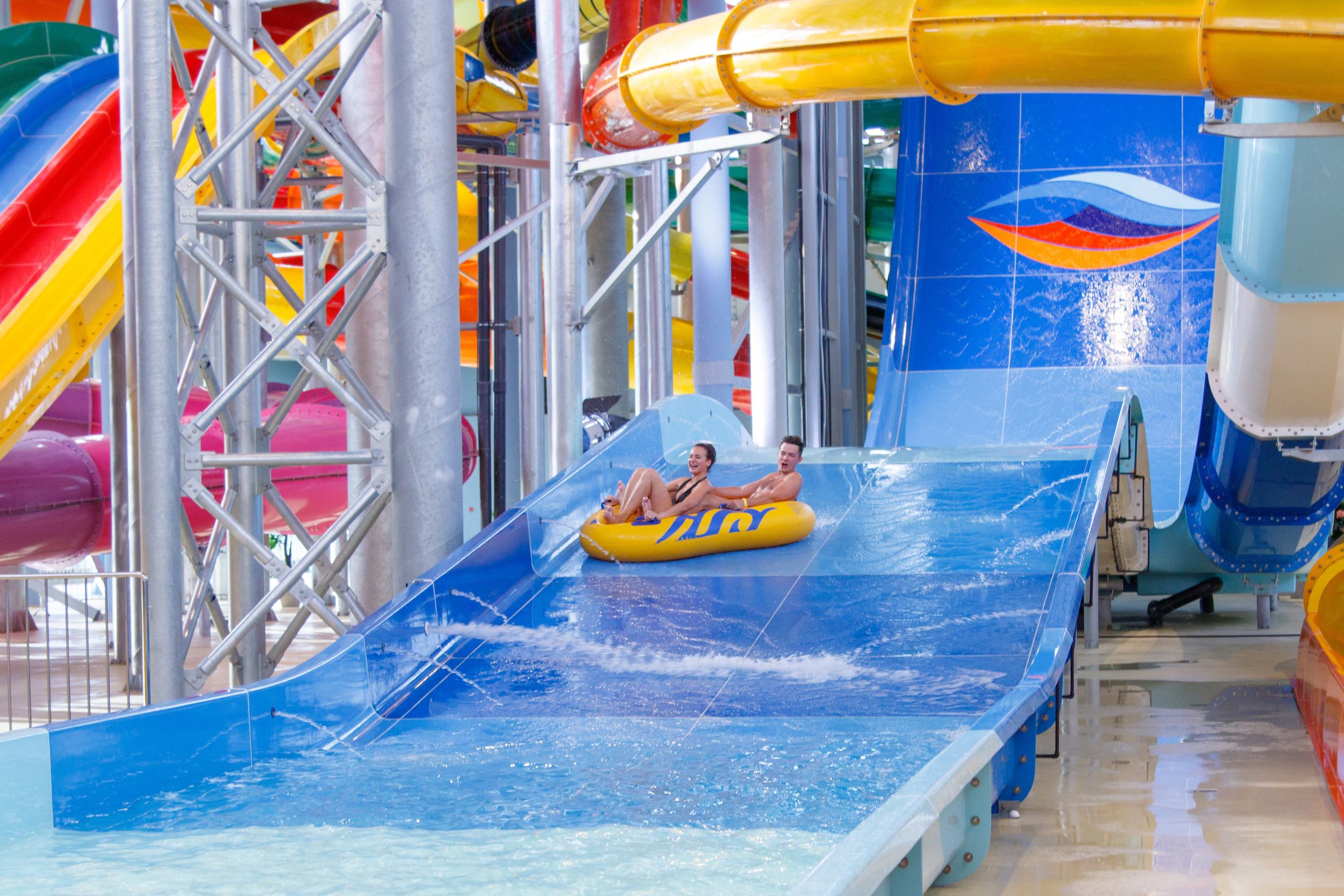 Съемки рекламы для аквапарка «ЛЕТОЛЕТО». Фотограф Авилова Дарья ● Тюмень● Съемка больших семей ●Архив поколений