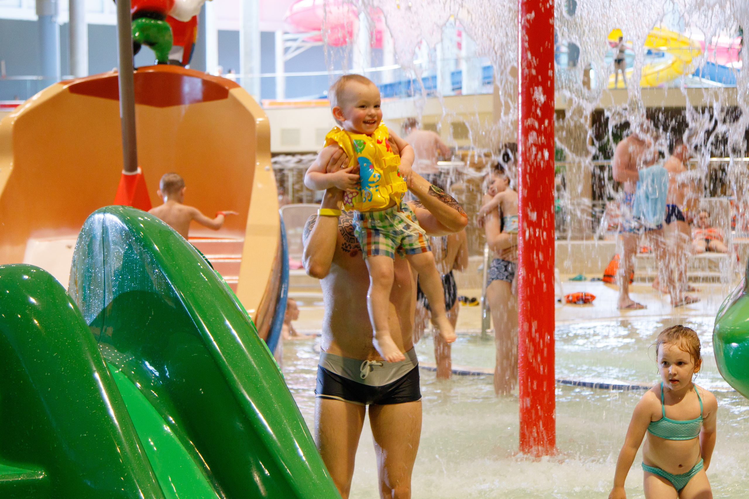 Съемки рекламы для аквапарка «ЛЕТОЛЕТО». Фотограф Авилова Дарья ● Тюмень● Съемка больших семей ●Архив поколений