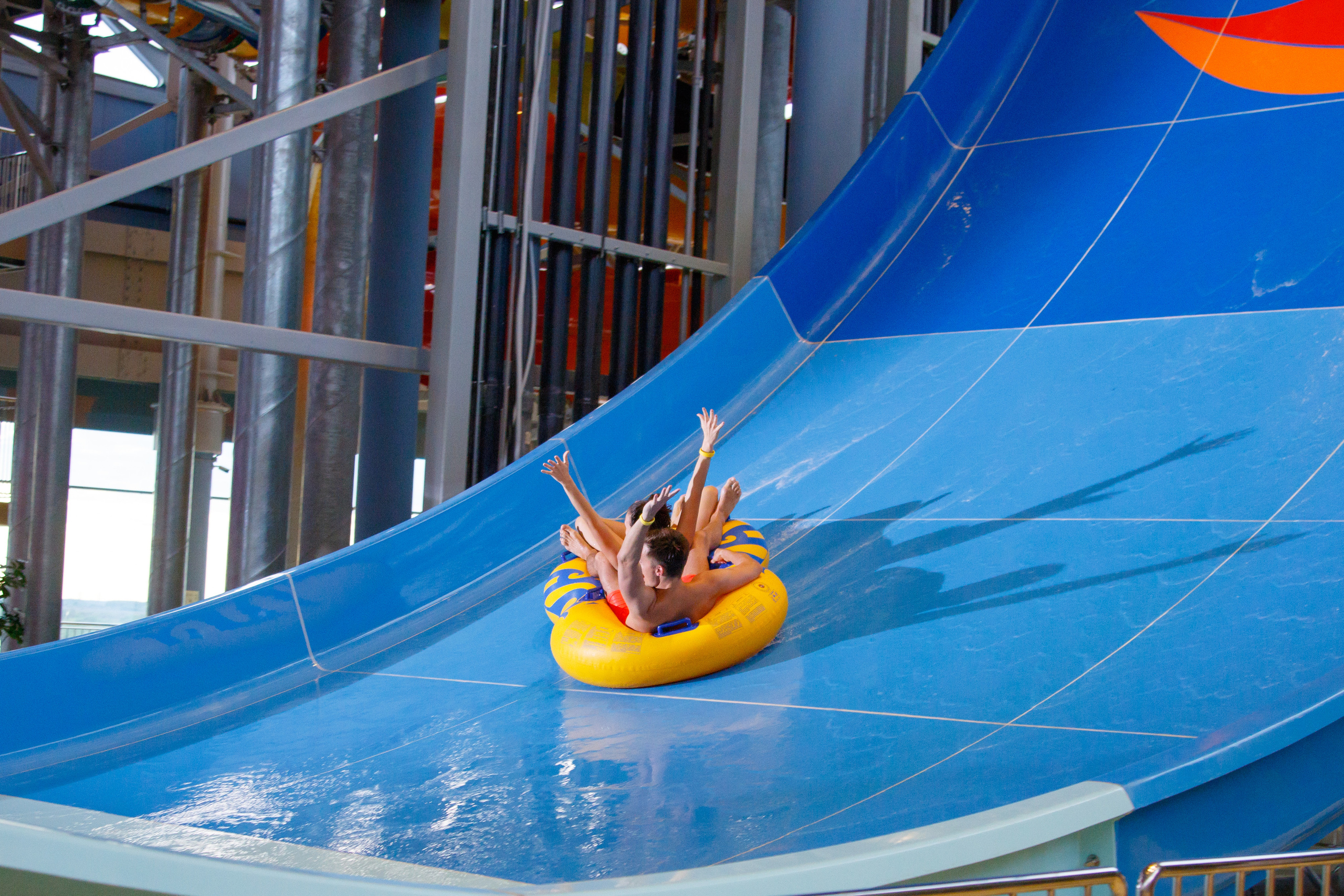 Съемки рекламы для аквапарка «ЛЕТОЛЕТО». Фотограф Авилова Дарья ● Тюмень● Съемка больших семей ●Архив поколений