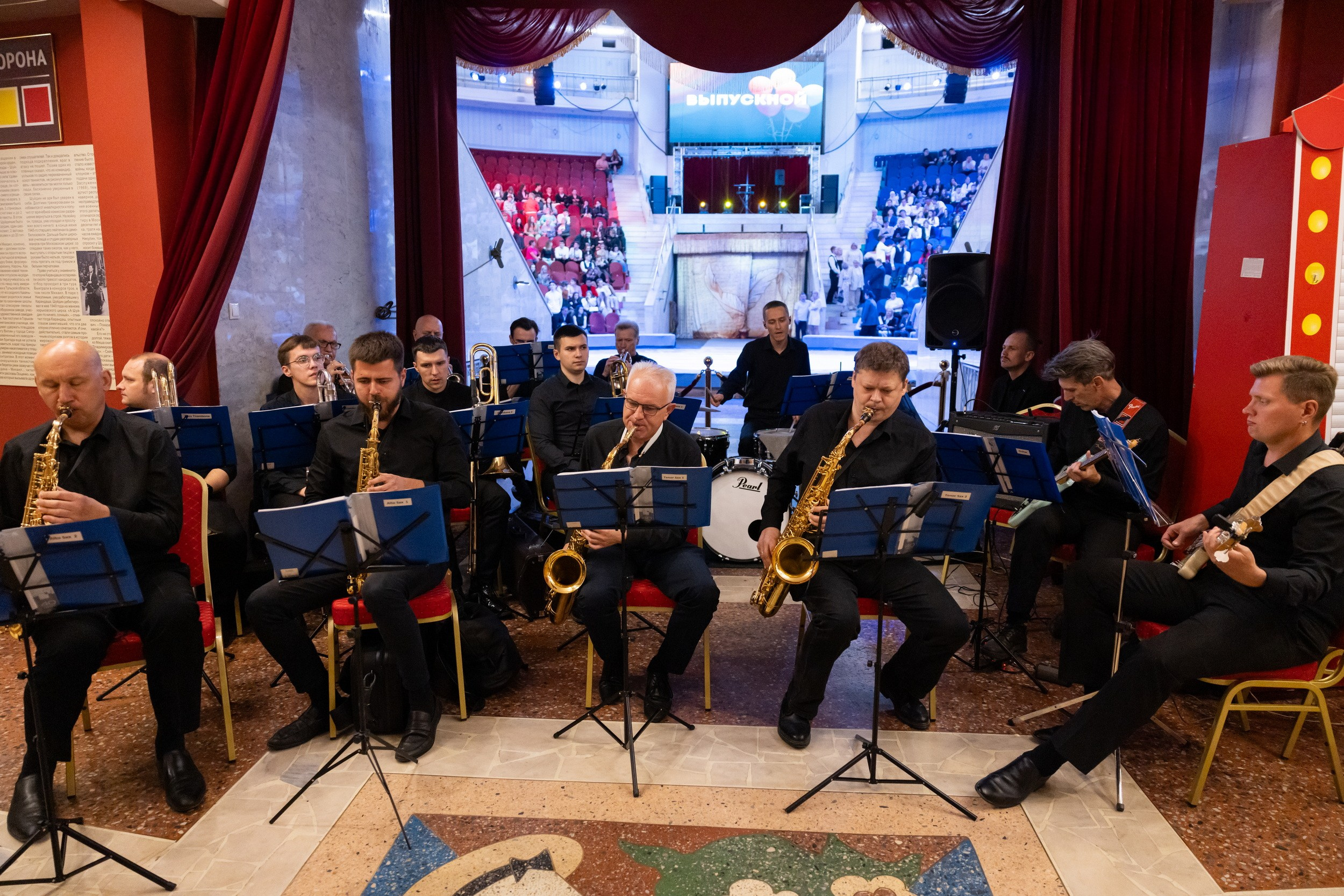 Городской бал выпускников (24 июня 2025). Репортажный фотограф Алексей Пирязев