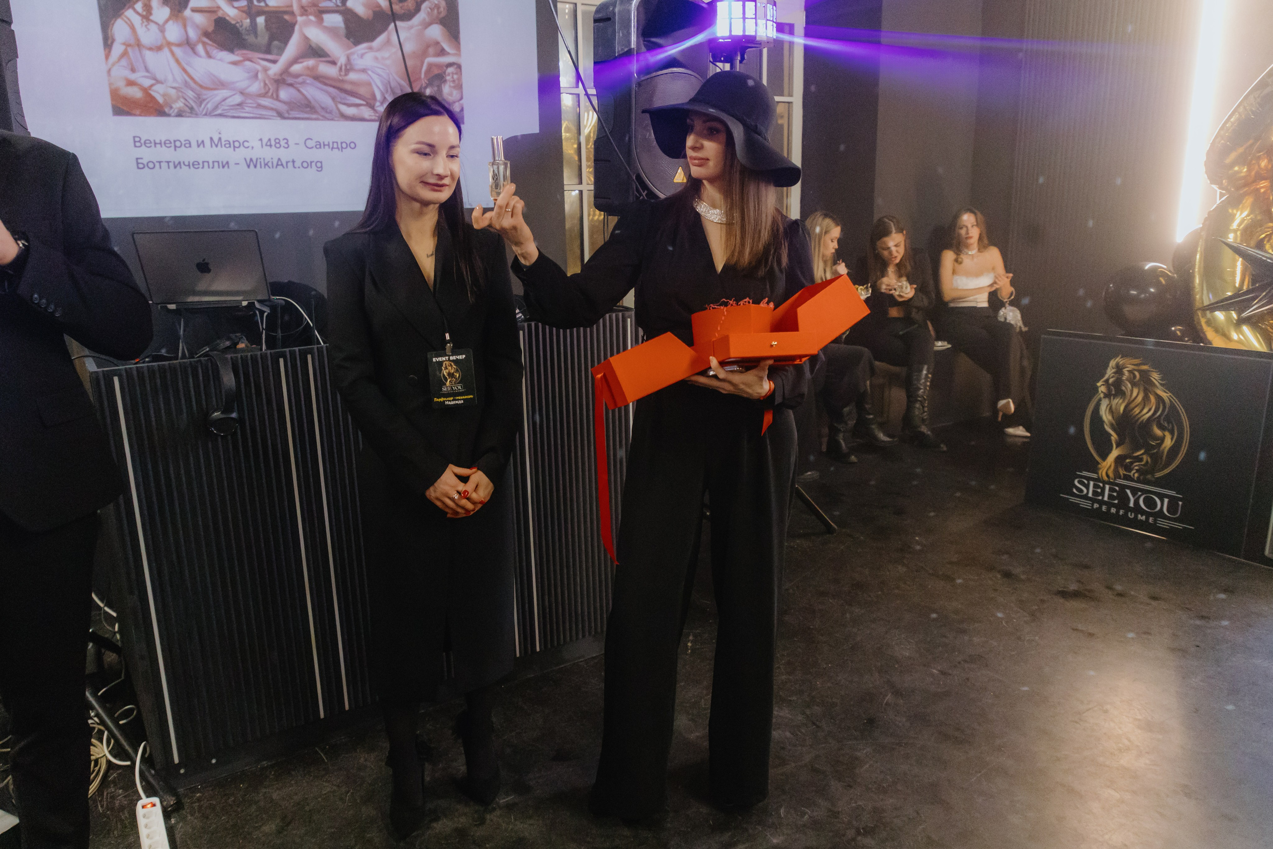 See `You Perfume. Фотограф в Москве и Санкт-Петербурге Дарина