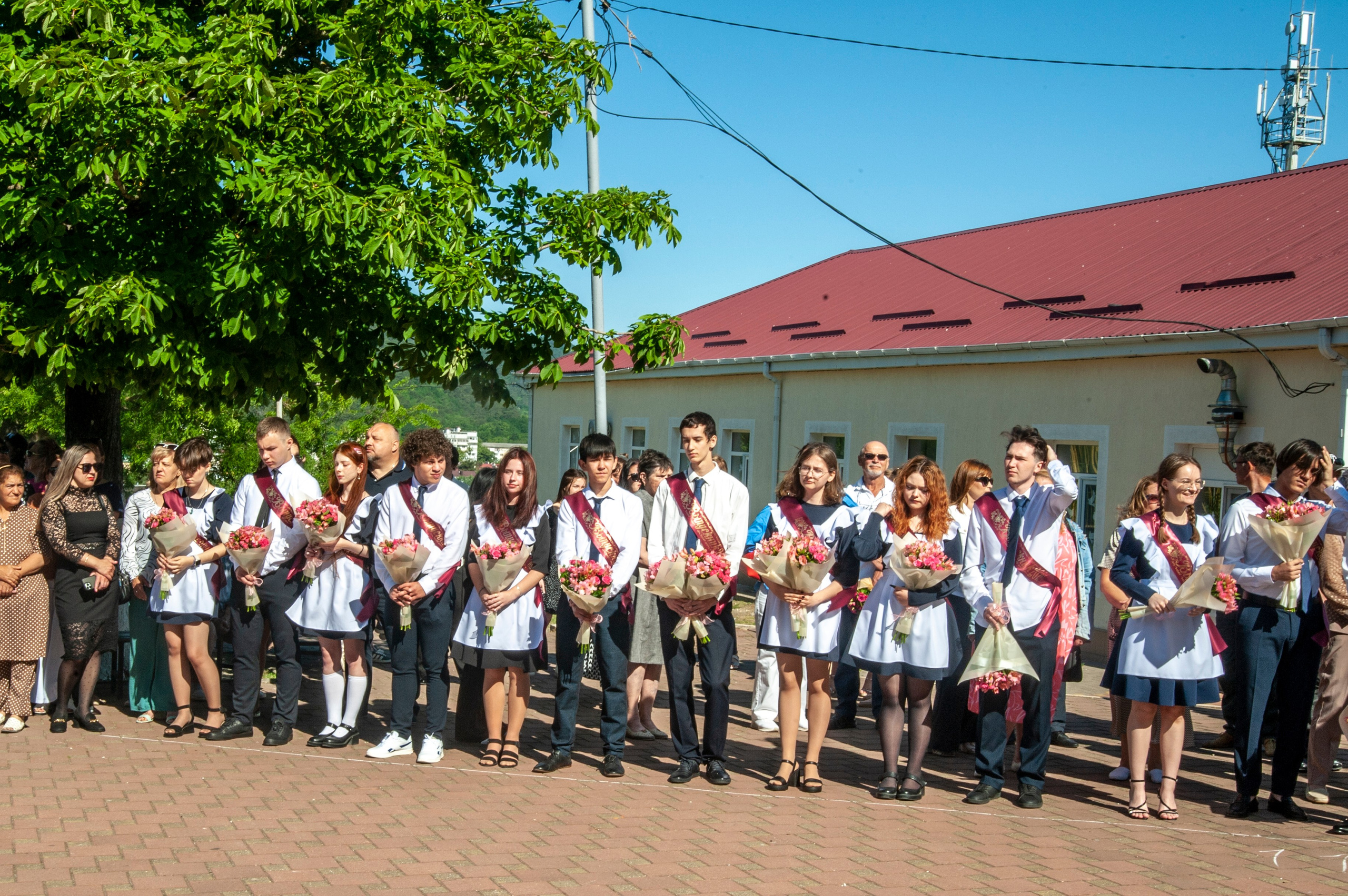 Последний Звонок МАОУ СОШ № 17 им. Эдуарда Есаяна — Архипо-Осиповка. Свадебный и семейный фотограф Денис Лукьянов в Краснодаре, Краснодарском крае и Республике Крым