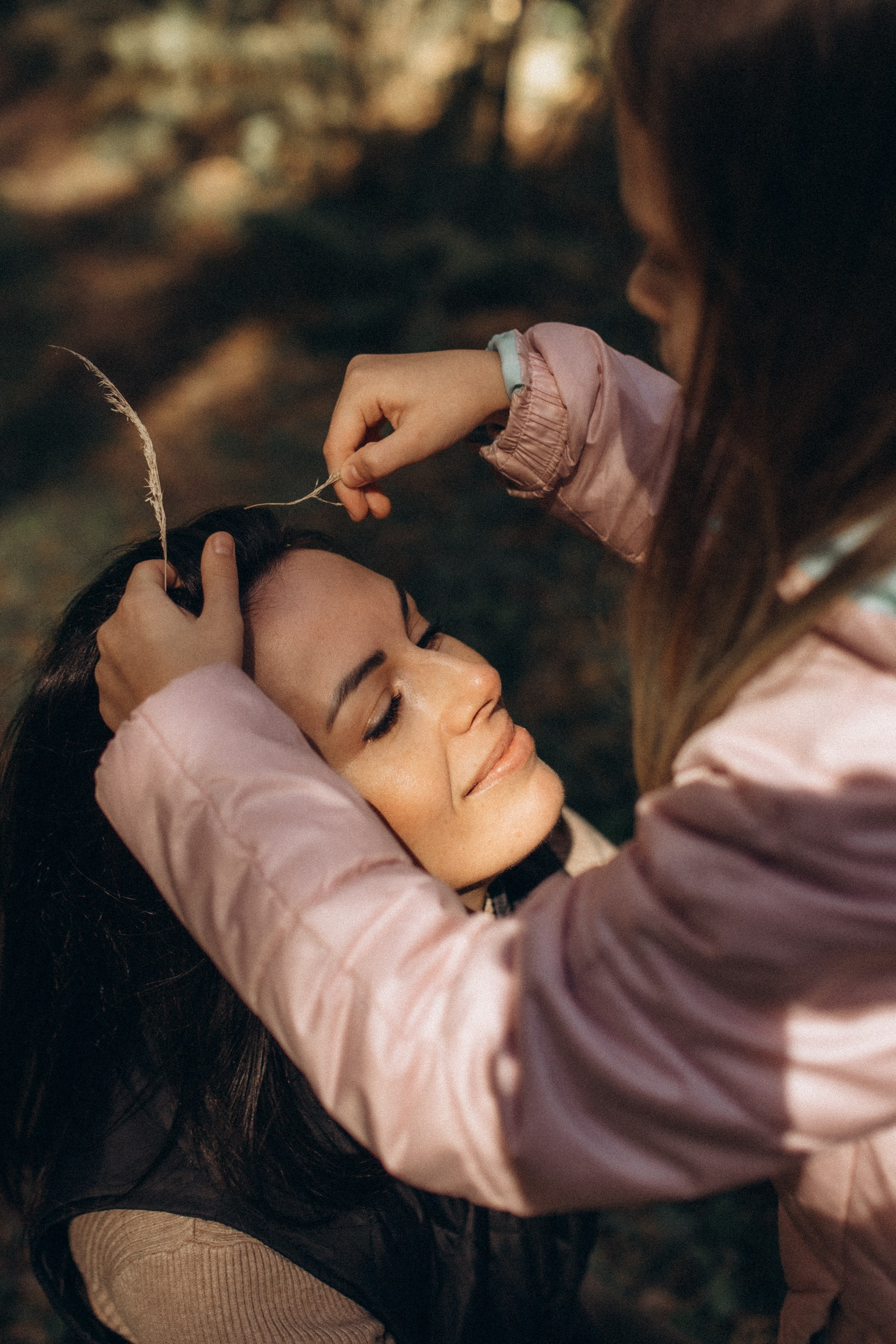 Аня с Ясей и Соней на Обском, осень. Семейный фотограф lifestyle в Новосибирске Елена Шпилевая