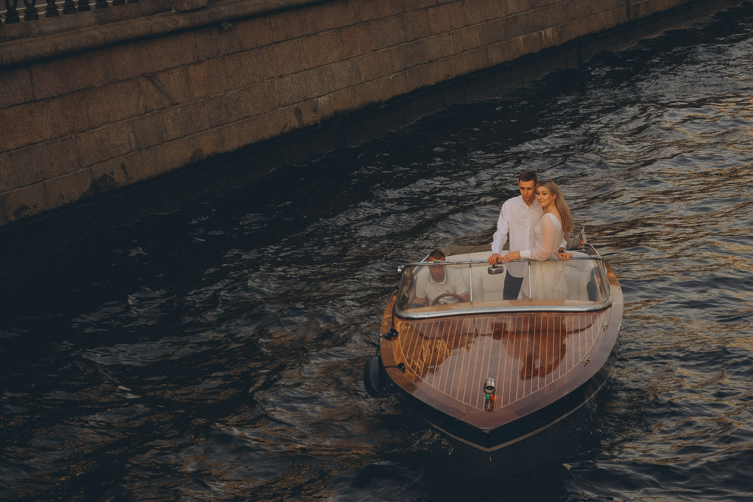 СВАДЕНБНАЯ СЬЕМКА НА КАТЕРЕ ПО КАНАЛАМ САНКТ-ПЕТЕРБУРГА И В АКВАТОРИИ НЕВЫ. Профессиональный фотограф, Санкт-Петербург — Виктория Богомолова