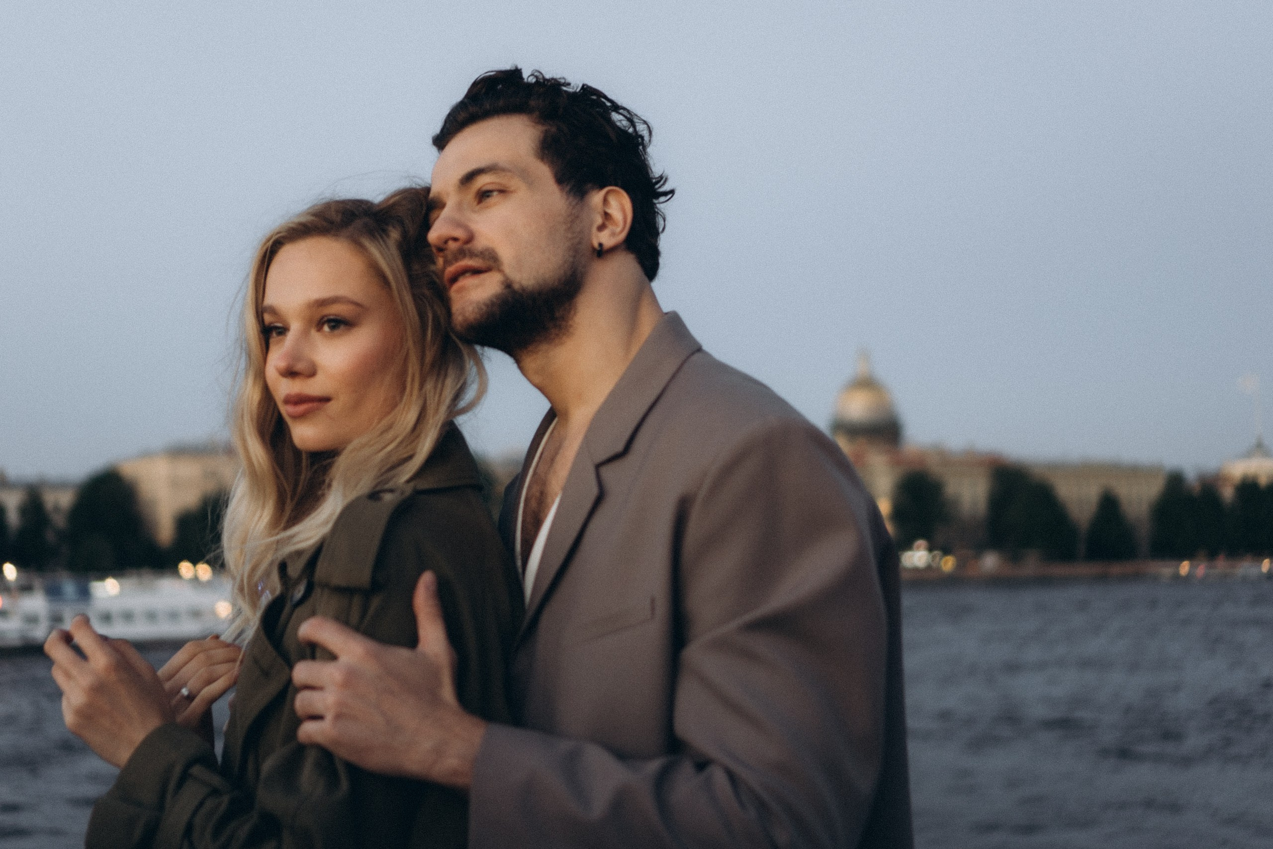 СВАДЕБНАЯ СЬЕМКА ПАРЫ НА РАССВЕТЕ В БЕЛЫЕ НОЧИ И ПРОГУЛКА С РАЗВОДНЫМИ МОСТАМИ И ПИКНИК ВОЗЛЕ ИСАКИЕВСКОГО СОБОРА. Профессиональный фотограф, Санкт-Петербург — Виктория Богомолова