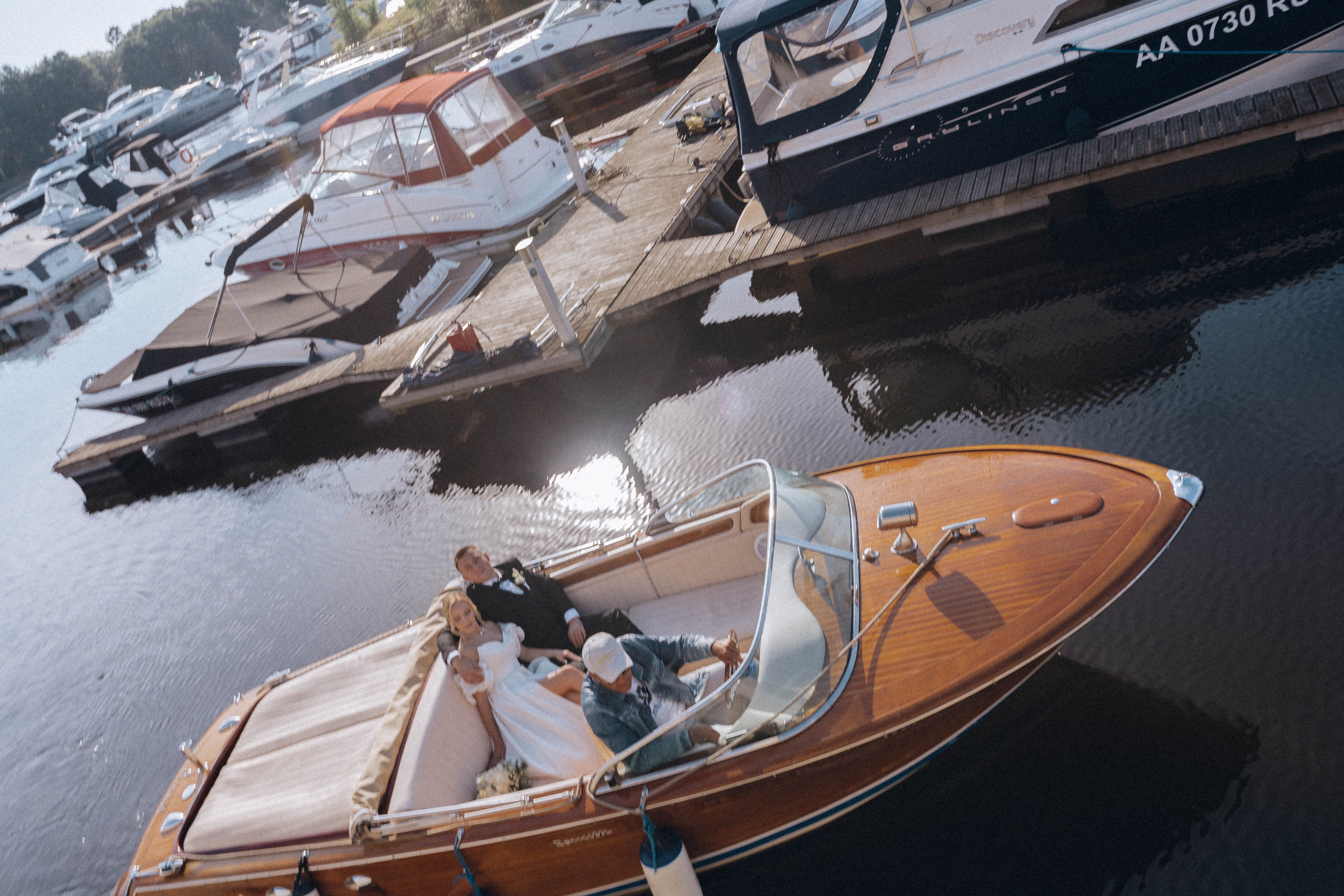 СВАДЕНБНАЯ СЬЕМКА НА КАТЕРЕ ПО КАНАЛАМ САНКТ-ПЕТЕРБУРГА И В АКВАТОРИИ НЕВЫ. Профессиональный фотограф, Санкт-Петербург — Виктория Богомолова