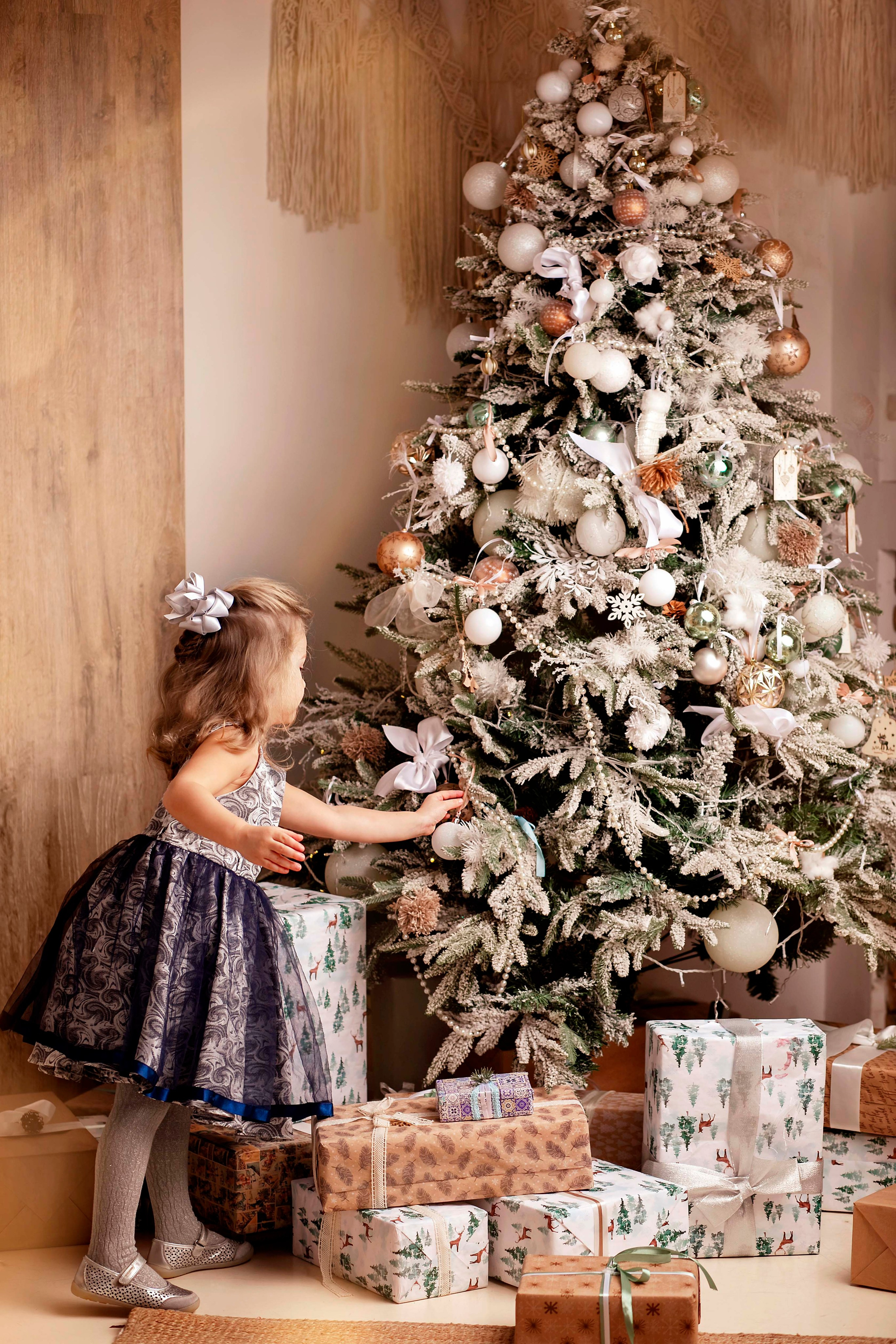 Николь у елки. Семейный и детский фотограф в Санкт-Петербург. Natalia Fadel