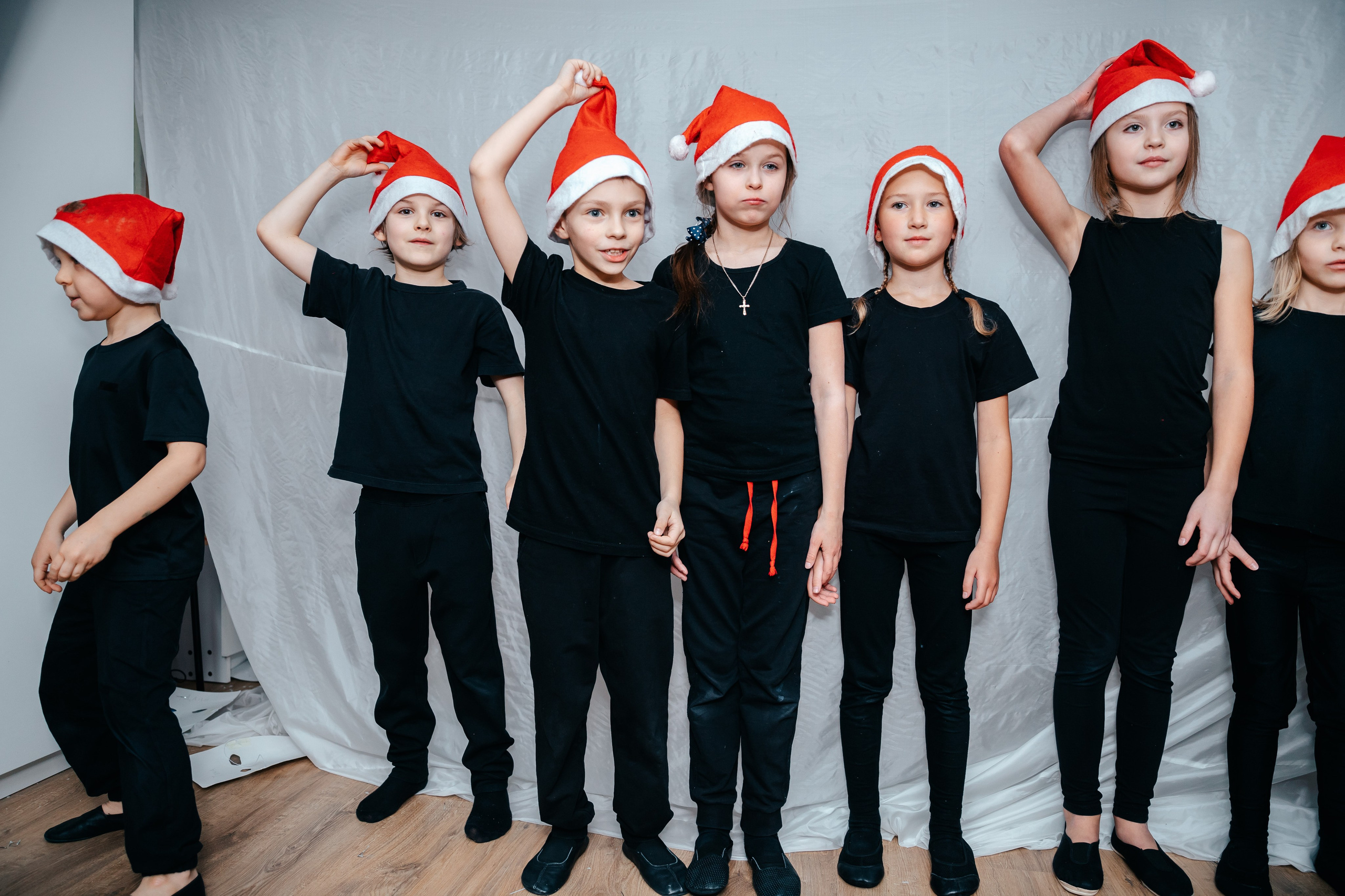 Новогодний утренник в Монтессори-школе. Семейный lifestyle фотограф в Санкт-Петербурге Людмила Пахомова