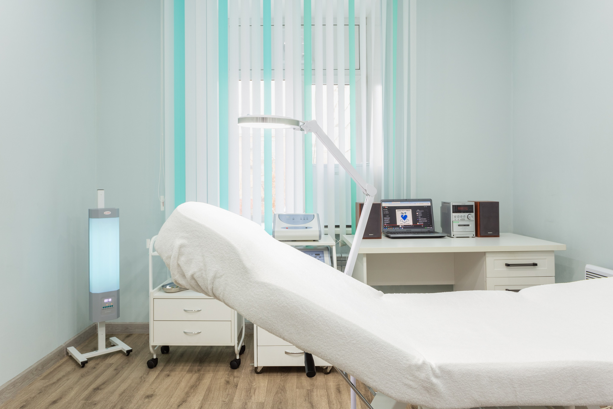 Косметолог Светлана Андреева и ее кабинет. Интерьерный фотограф и ретушер в Красноярске Денис Антропов