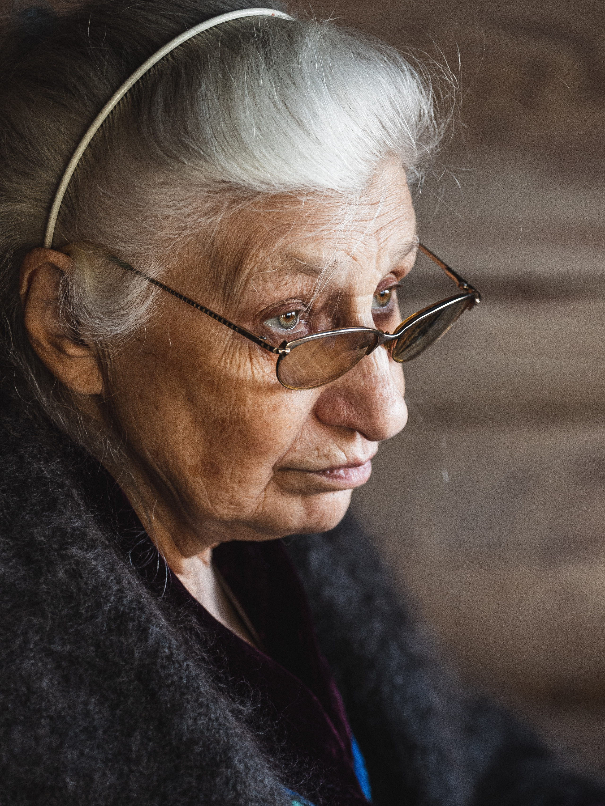 Съёмка верующей, читающей Псалтирь. Портретный и семейный фотограф в Москве Андрей Спрогис