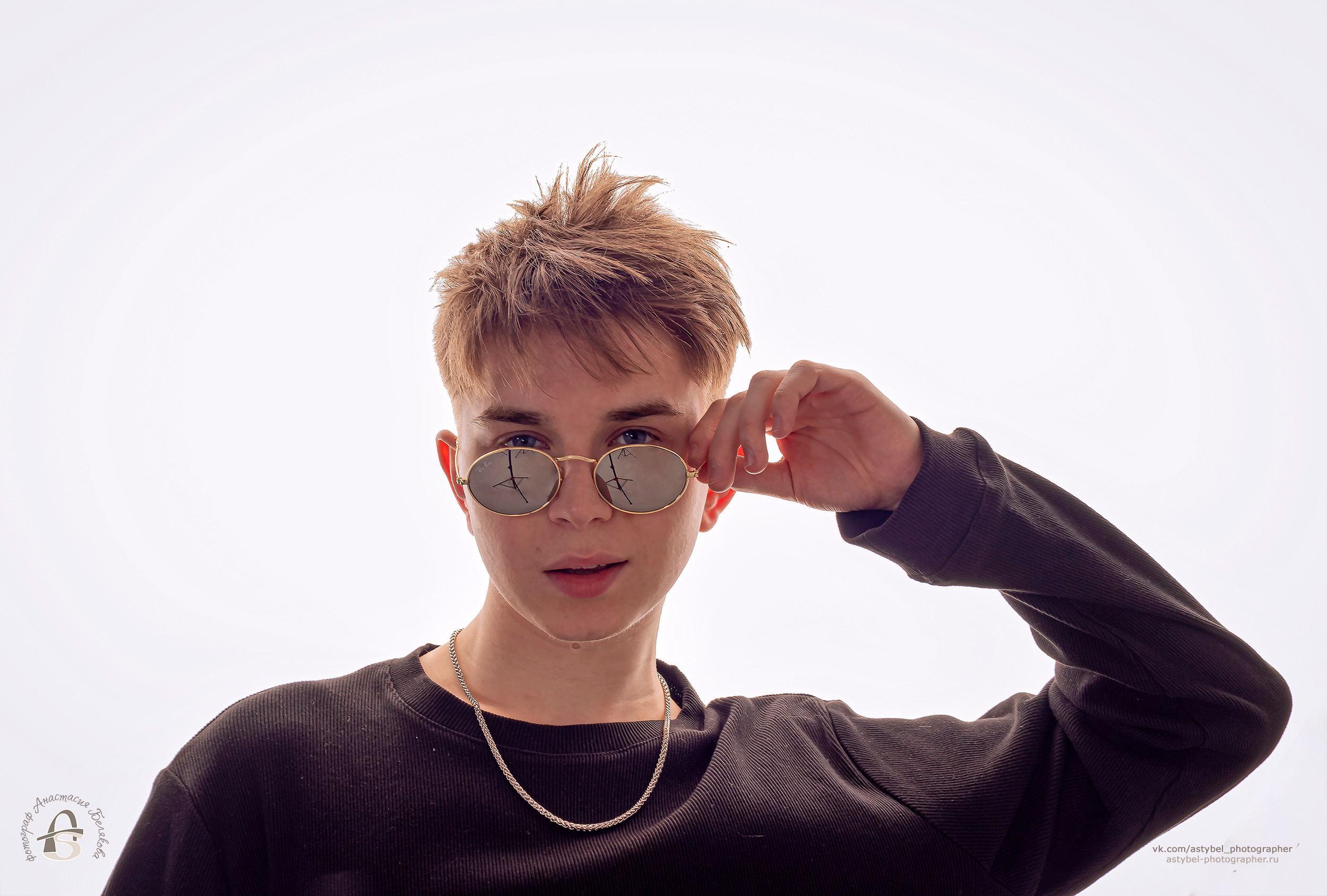 Модельные тесты Даниила Леонтьева на белой циклораме в фотостудии «Panda Photo». Фотограф Анастасия Белякова в Санкт-Петербурге и Гатчине