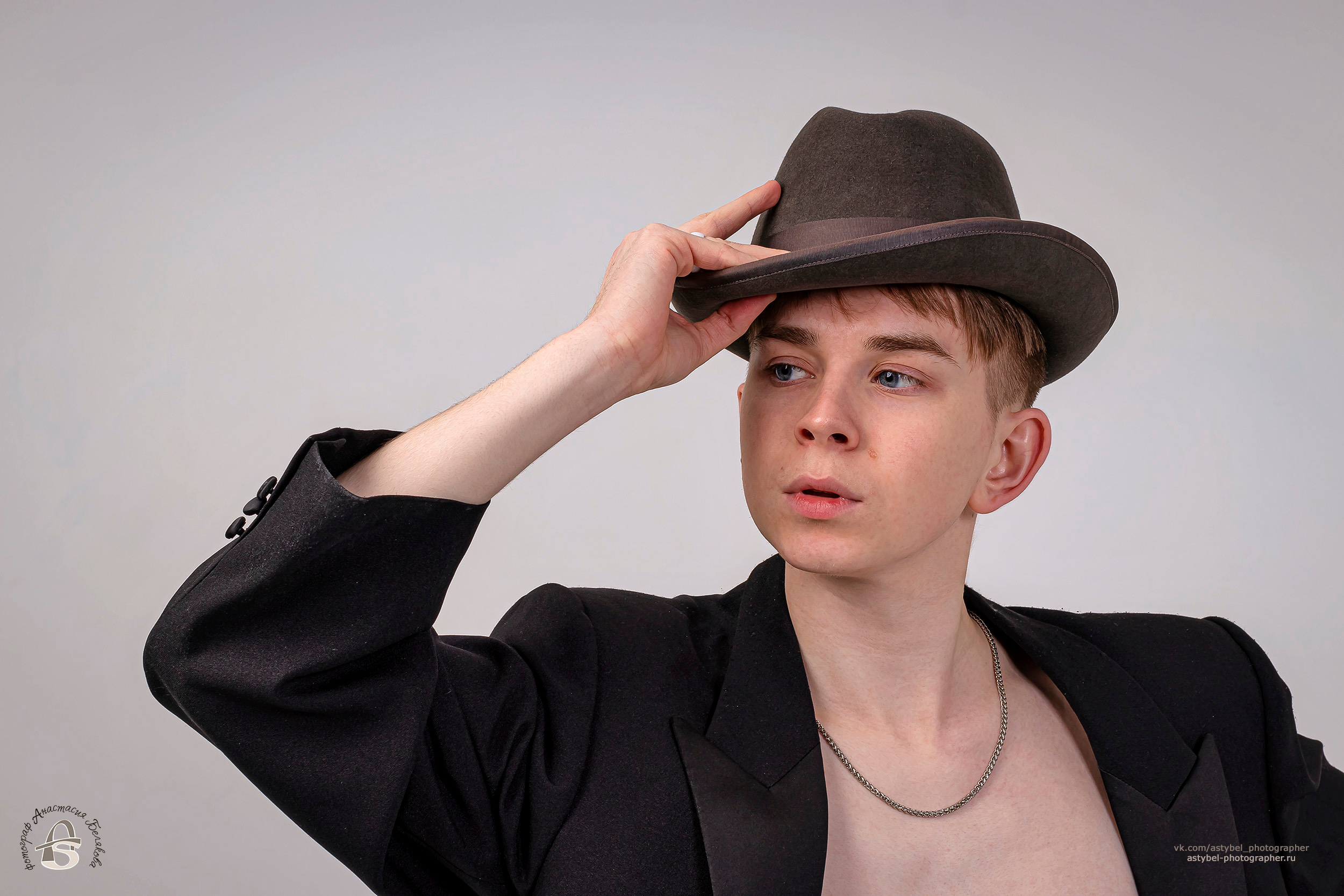 Модельные тесты Даниила Леонтьева на белой циклораме в фотостудии «Panda Photo». Фотограф Анастасия Белякова в Санкт-Петербурге и Гатчине