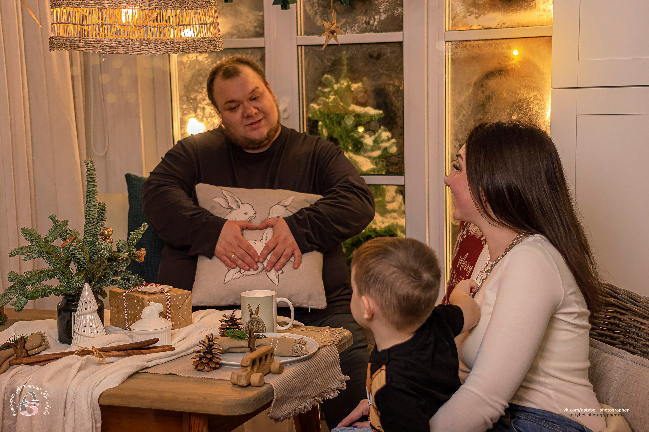 Фотосессия проходила в фотостудия "Подуше" Гатчина, для семьи Даши. Дата фотосъёмки: 28 декабря 2022 года Модели: Дарья и семья Фотограф: Анастасия Белякова