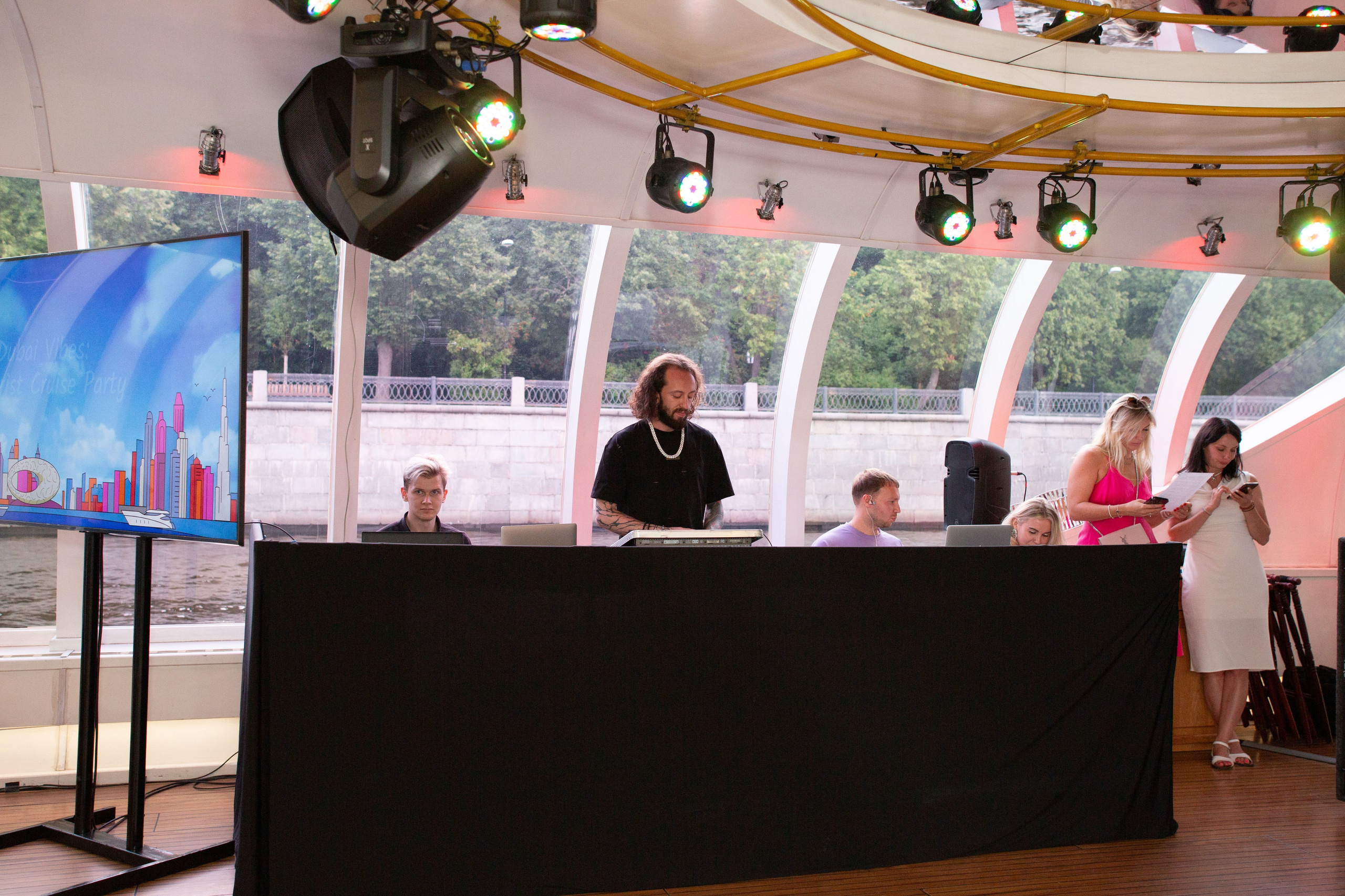 Dubai Vibes Intourist Cruise Party. Семейный и детский фотограф Анна Петракова