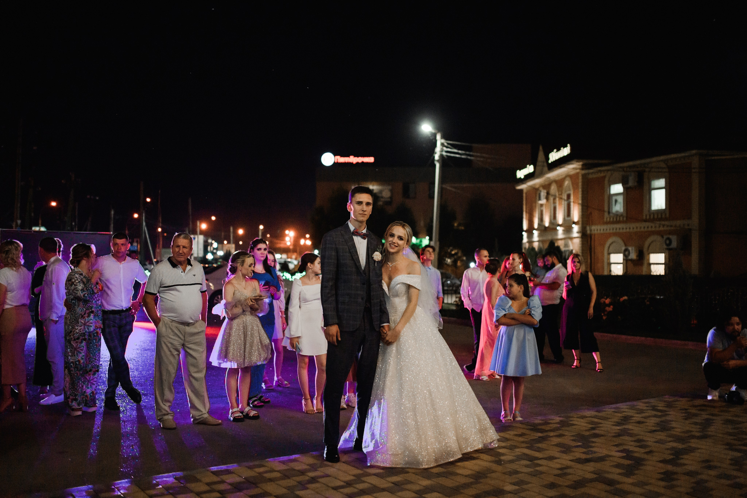 B & A. Свадебный фотограф в г. Астрахань. Так же выезжаю в другие города