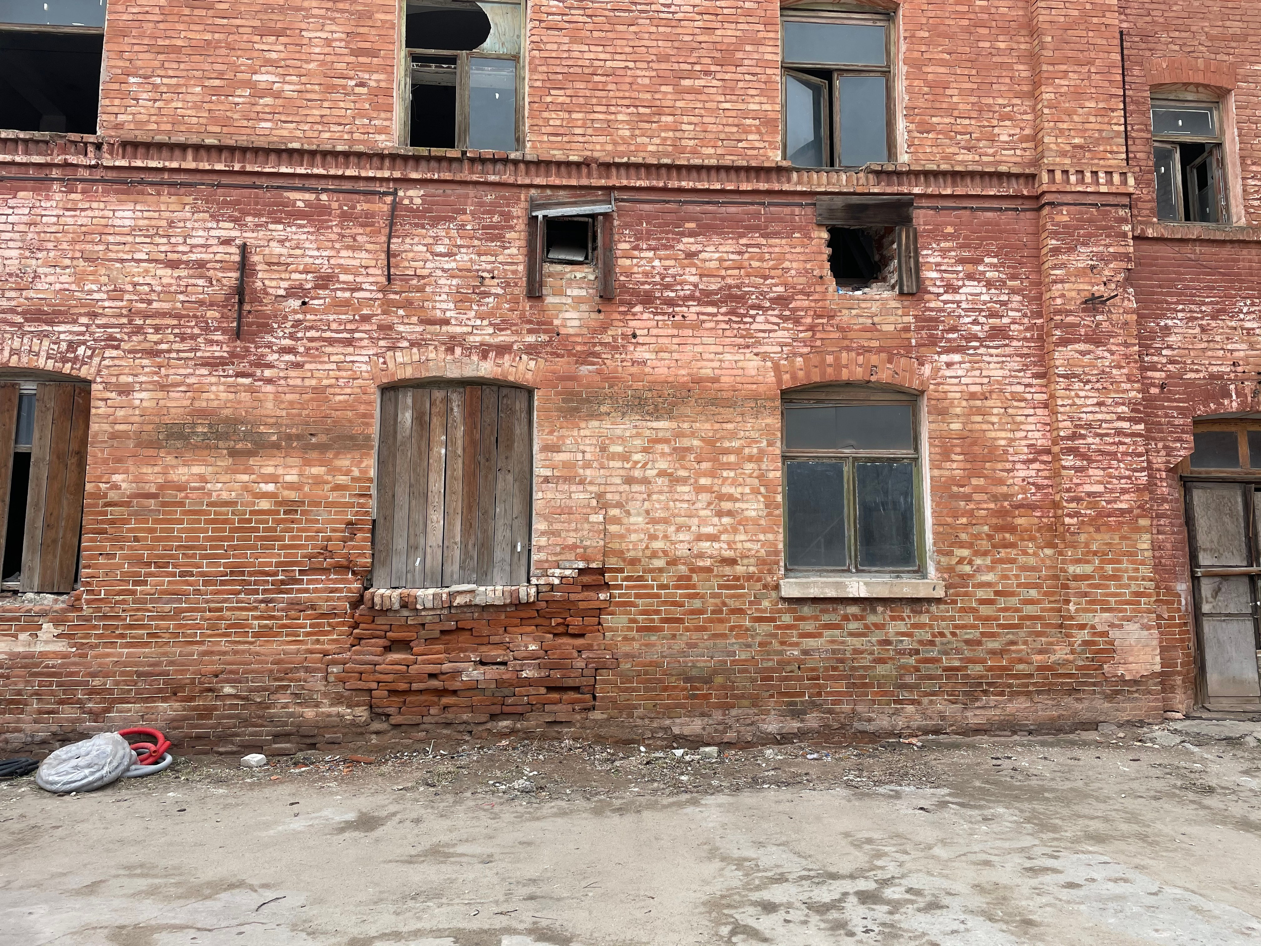 20 091 Здание красный кирпич. ВИЗУАЛЬНЫЕ И ЗВУКОВЫЕ РЕШЕНИЯ ДЛЯ БИЗНЕСА И СЪЁМОК ТЕЛЕТЕЛА