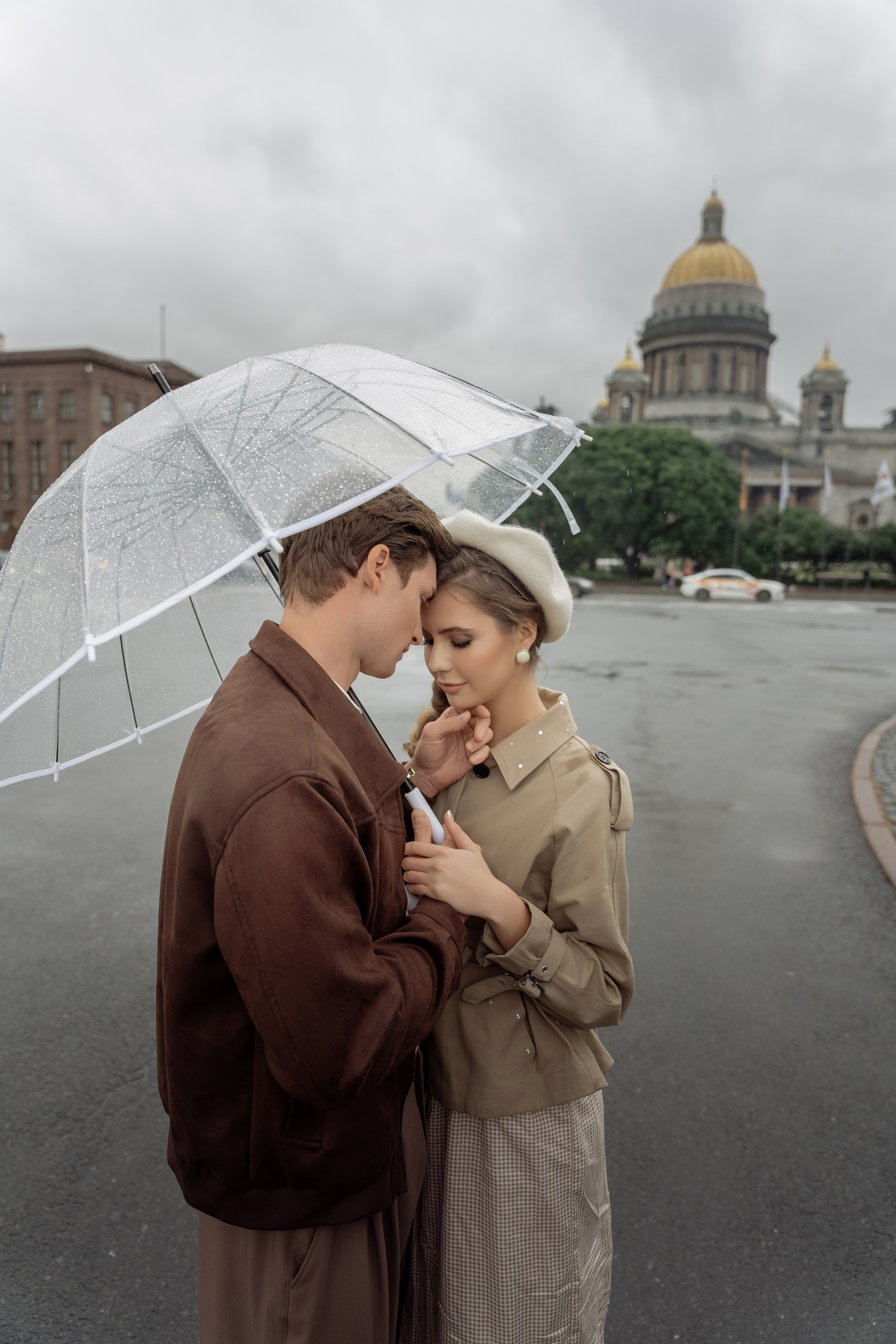 Двое под одним зонтом