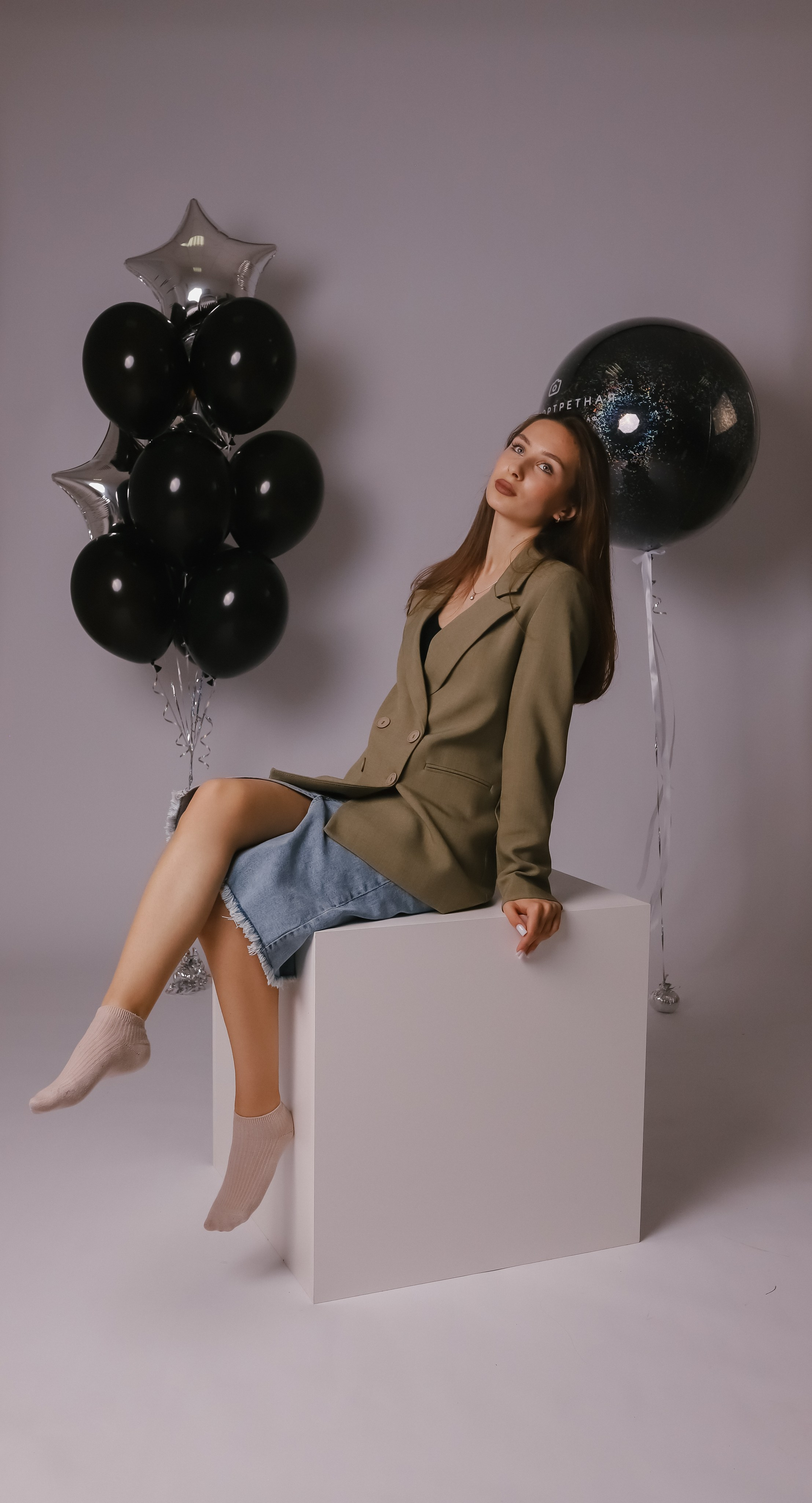 Элегантная Карина в «Автопортретной». Автопортретная