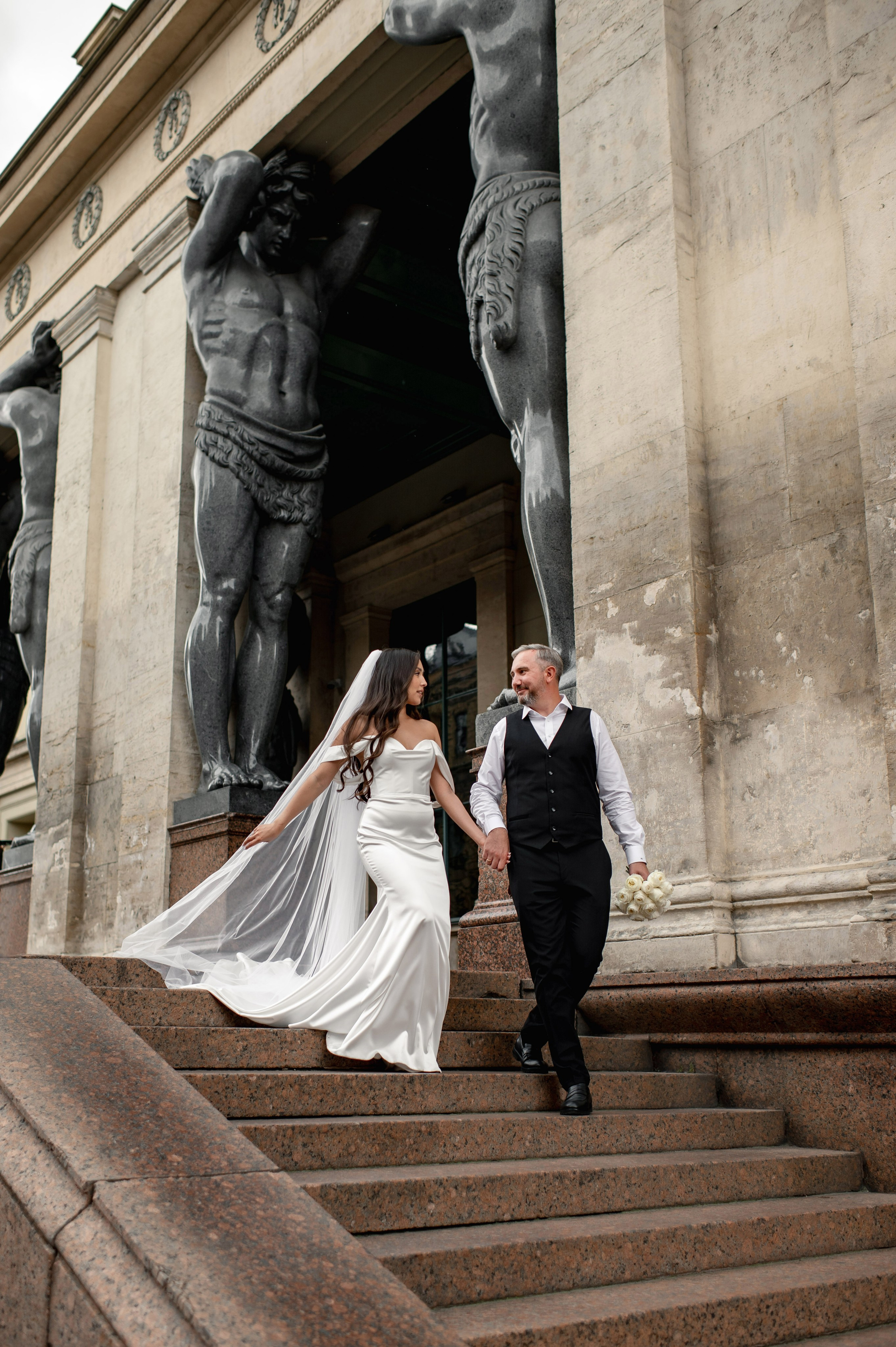 Классическая свадебная фотосессия Аины и Антона по самым красивым местам для свадебной прогулки в Санкт-Петербурге. Портретный, семейный и свадебный фотограф в Санкт-Петербурге и в Пушкине Ширяев Денис