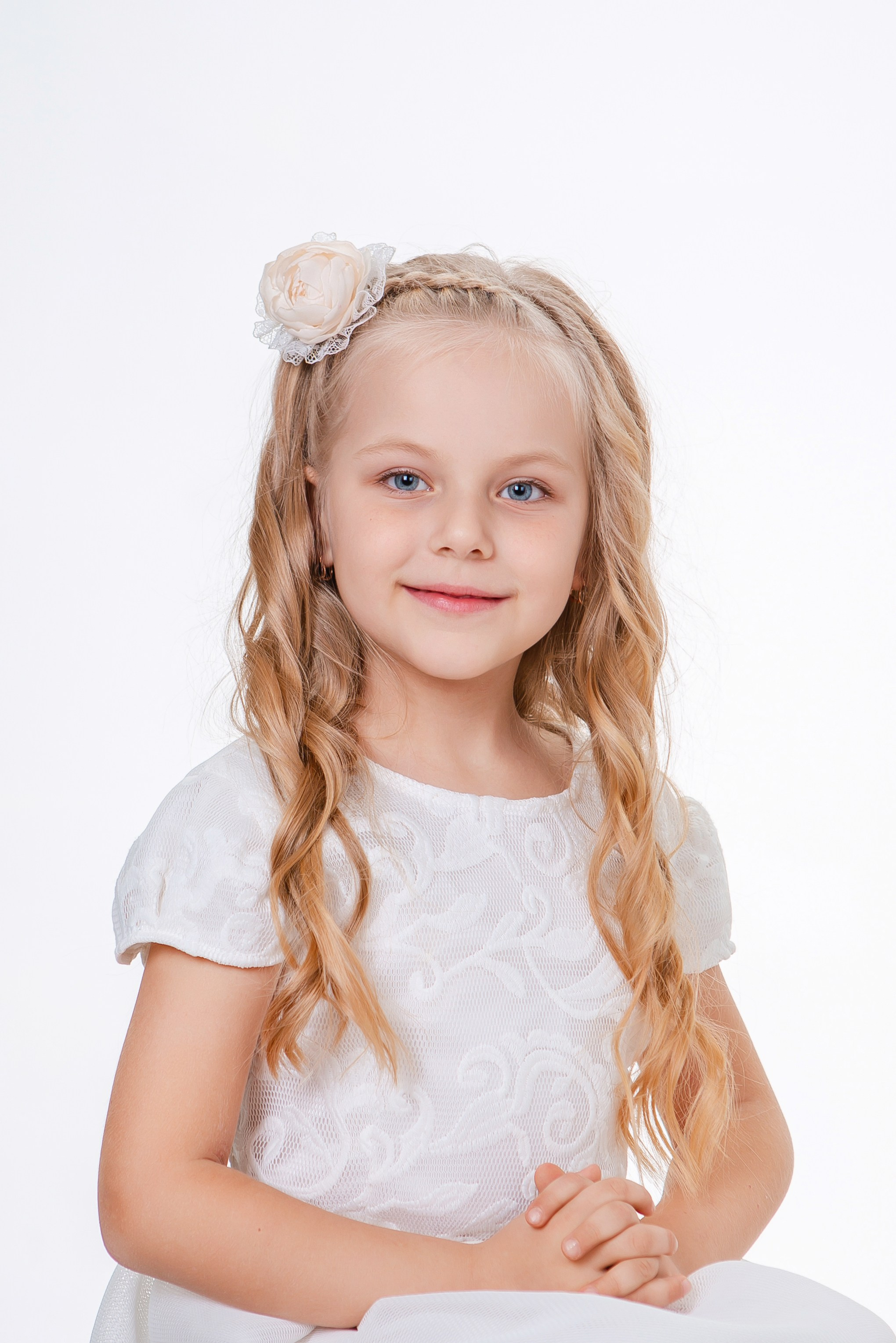 Белый фон. Фото дети. Выпускные альбомы Нижний Тагил