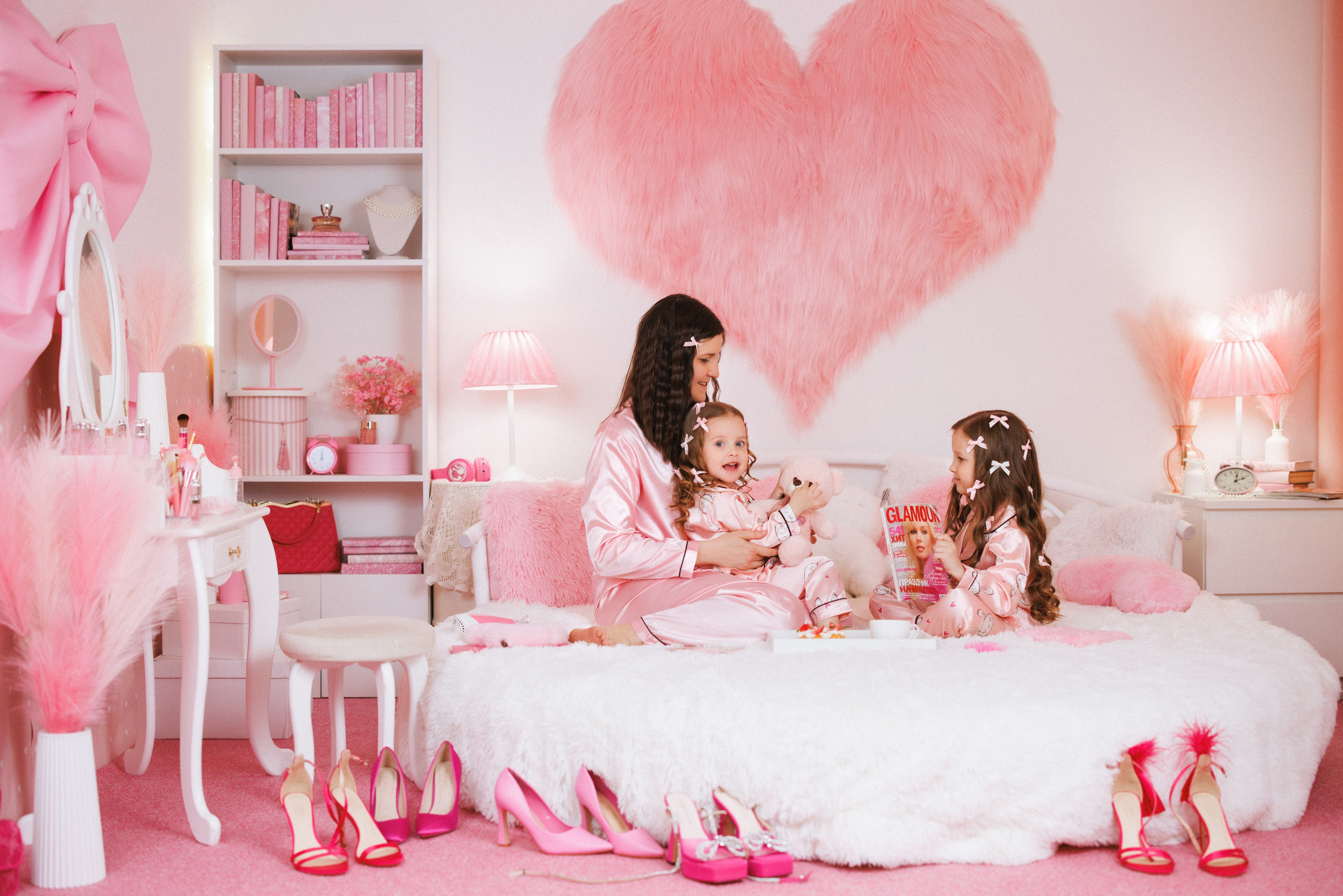 «Розовая комната», фотосессия для девочек, мамы и дочки, сестрёнок или девичник для небольшой компании подружек. Семейный и детский фотограф в Краснодаре Анна Трашкова