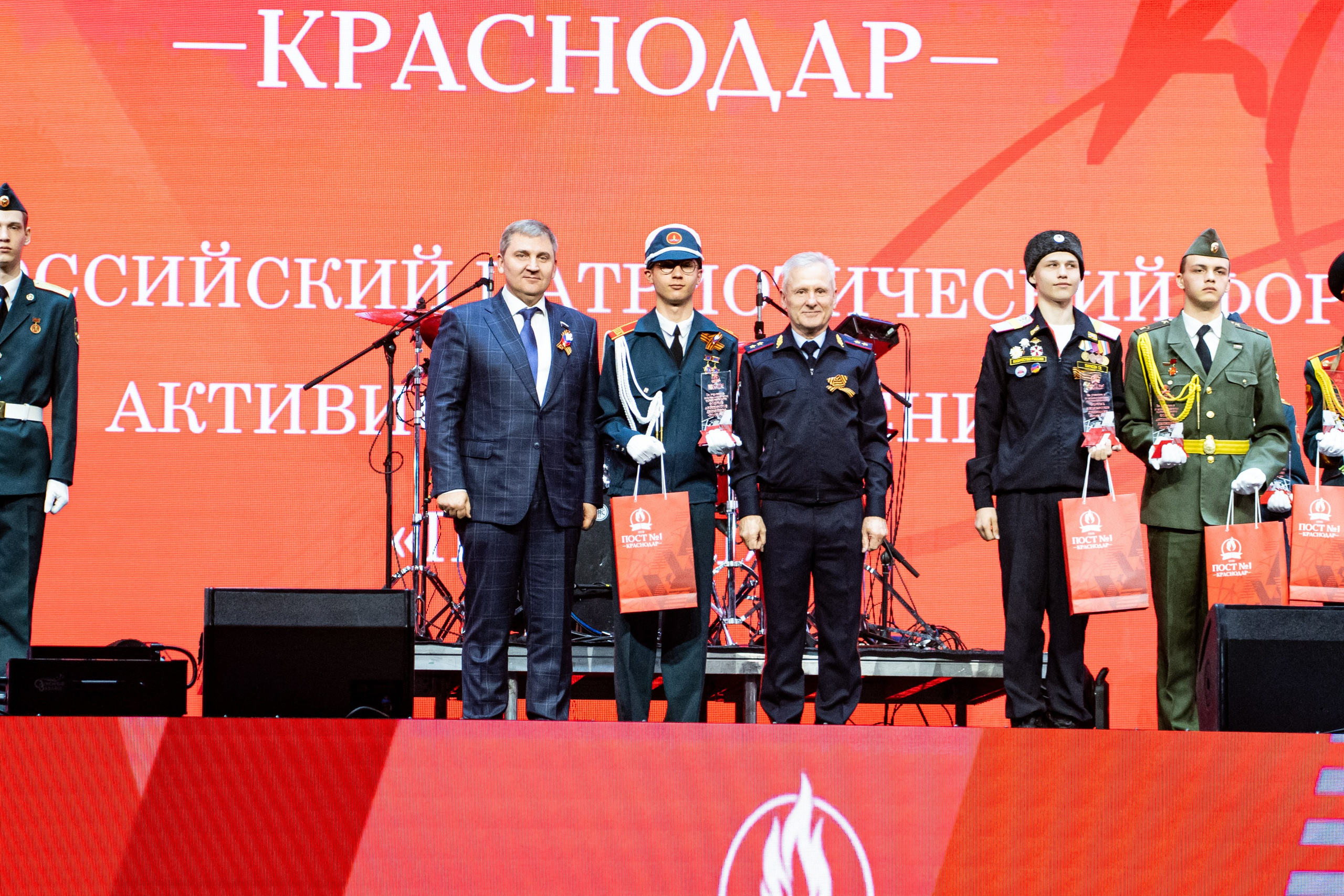 Линейка закрытия Всероссийского форума активистов движения «Пост № 1» & MONA / @ДС Олимп / Краснодар. Концертный фотограф в Краснодаре
